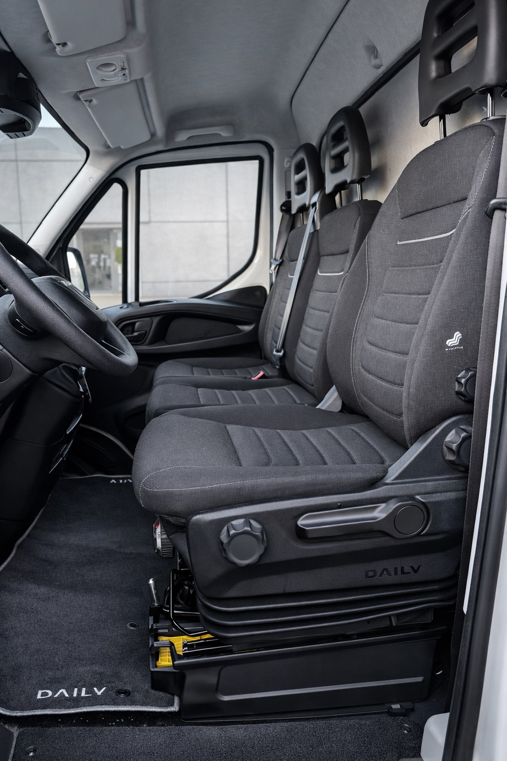 IVECO 35 S 16H A8 "caisse déménageuse"-image-8