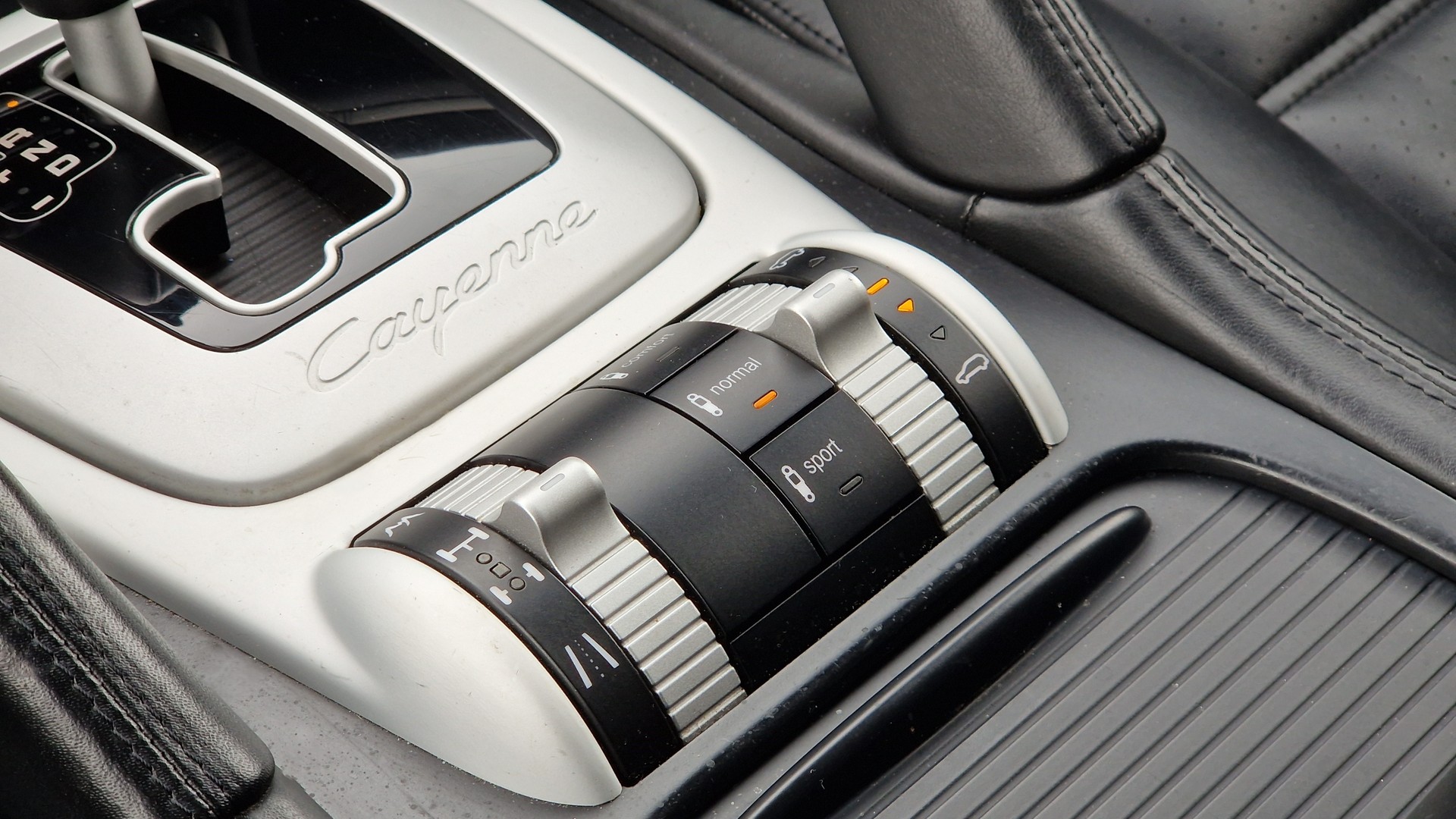 PORSCHE Cayenne Turbo-image-10