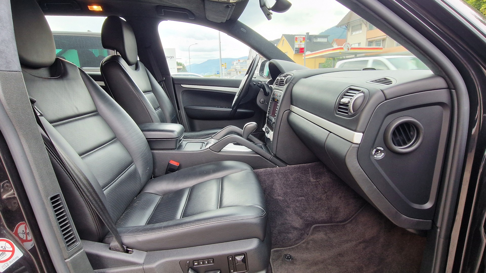 PORSCHE Cayenne Turbo-image-7