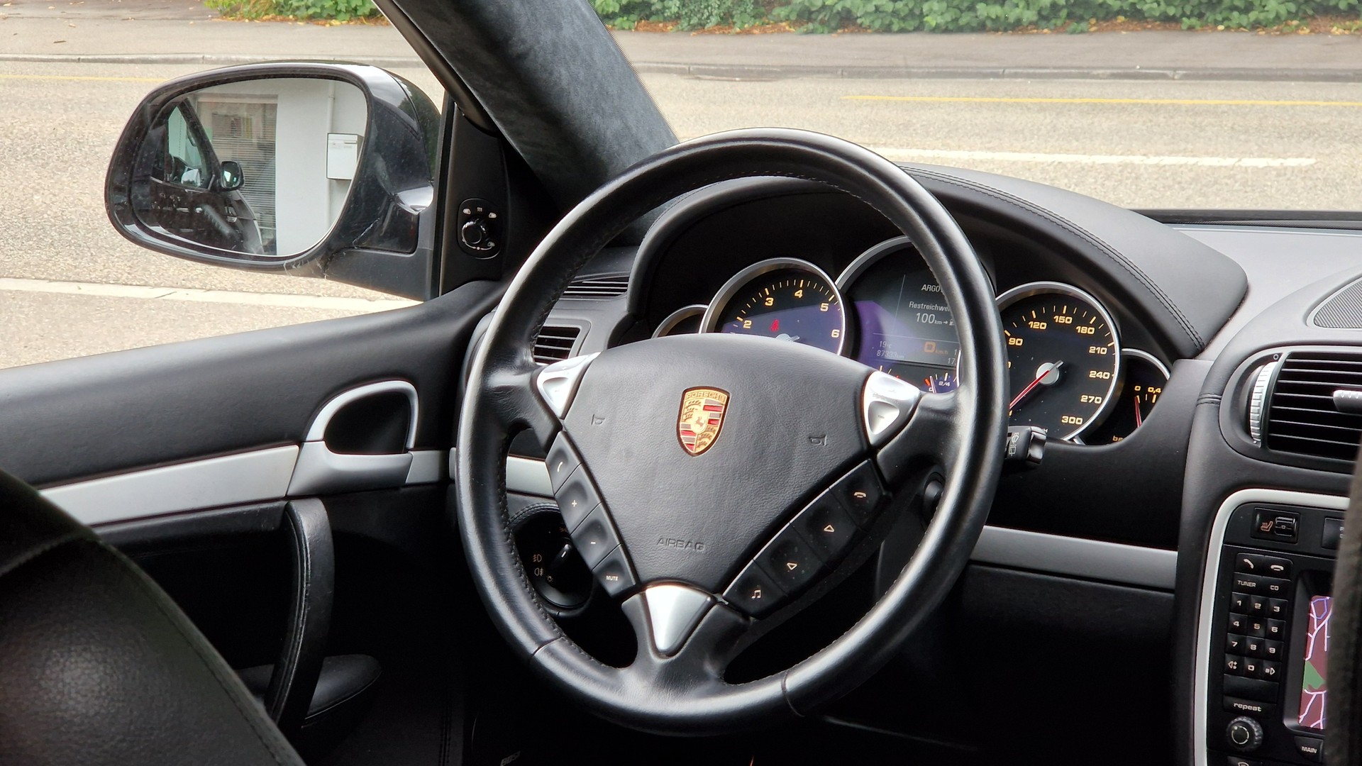 PORSCHE Cayenne Turbo-image-11