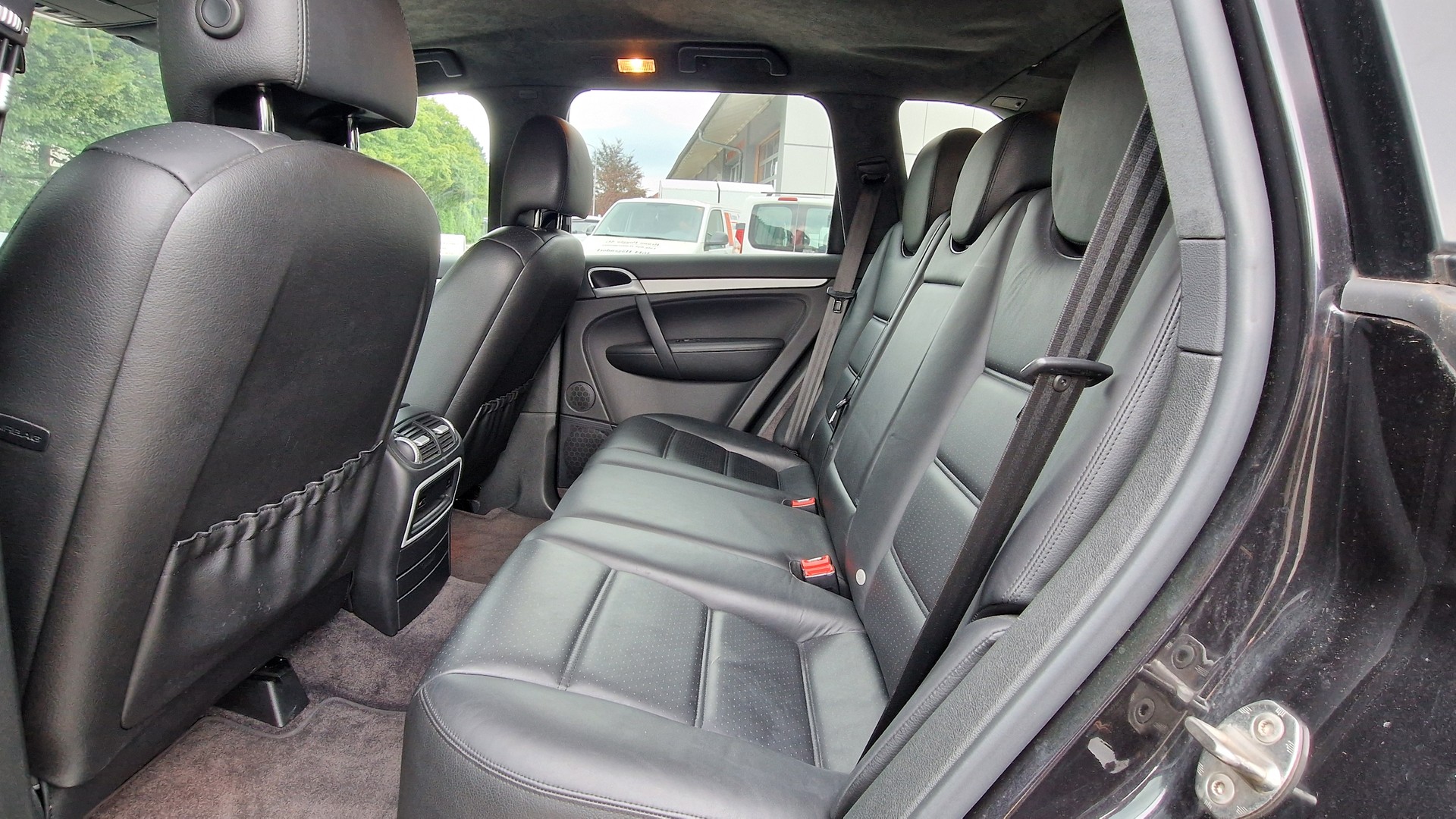 PORSCHE Cayenne Turbo-image-12