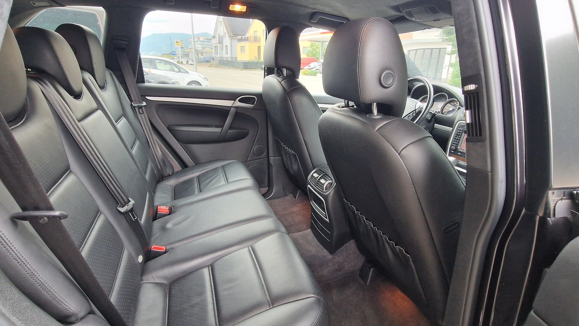 PORSCHE Cayenne Turbo-image-14