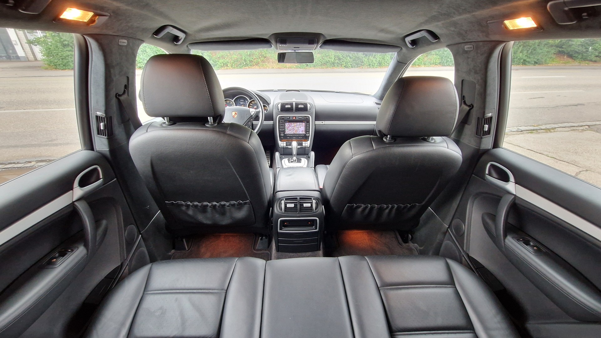 PORSCHE Cayenne Turbo-image-13
