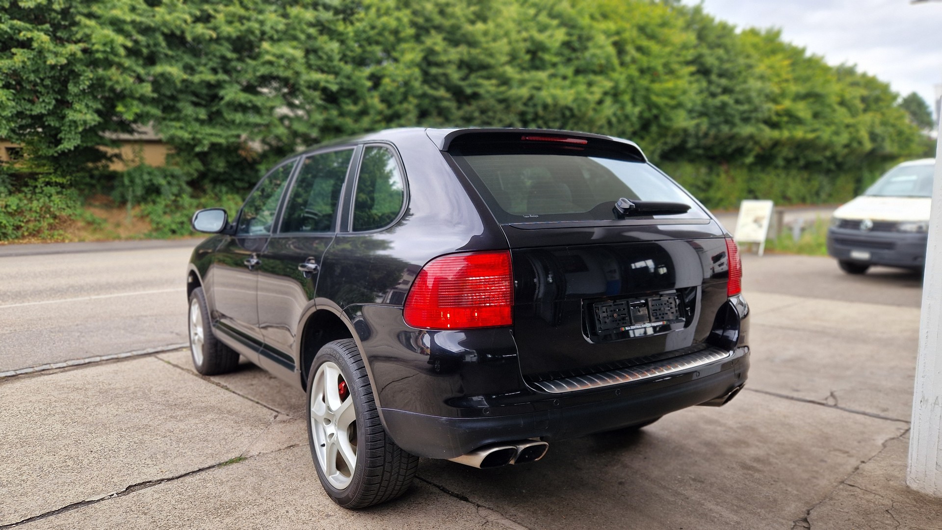 PORSCHE Cayenne Turbo-image-2
