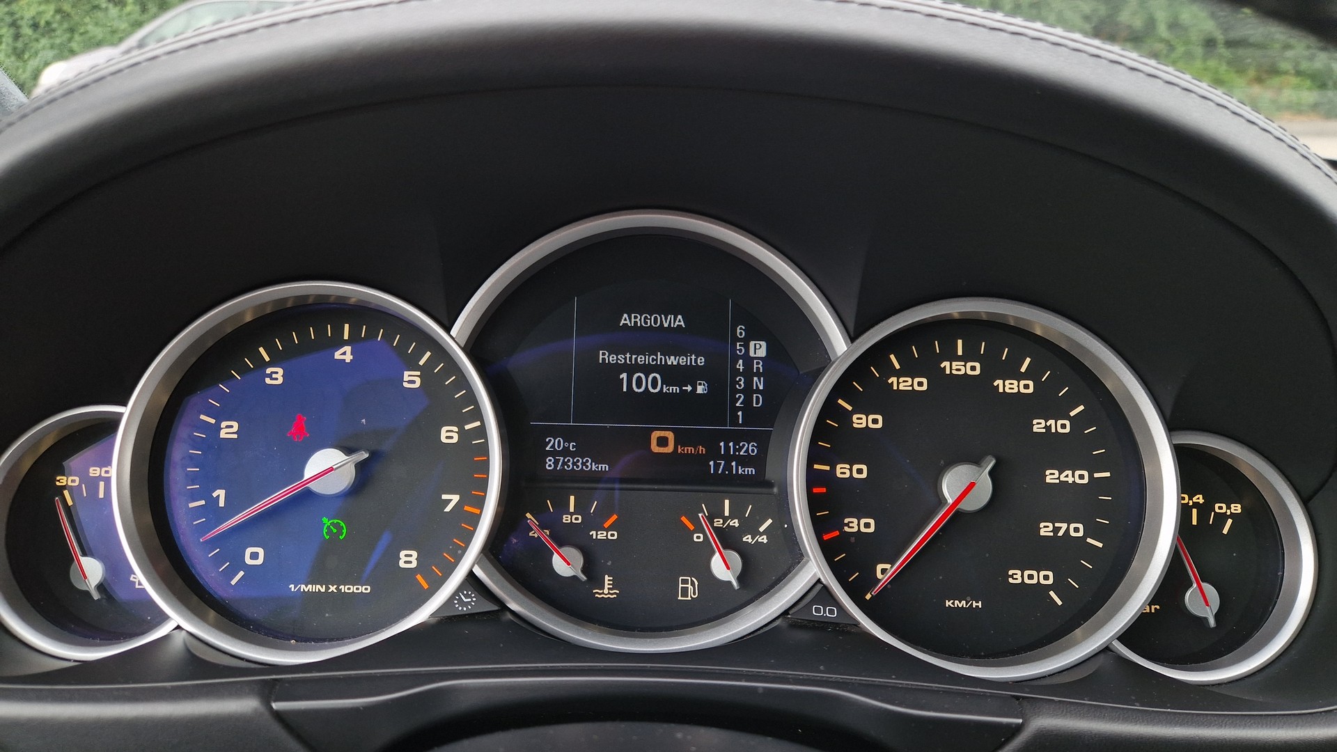 PORSCHE Cayenne Turbo-image-8