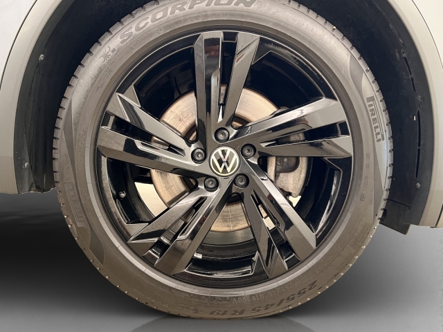 VW Tiguan Allspace 2.0 TDI R-Line-image-9