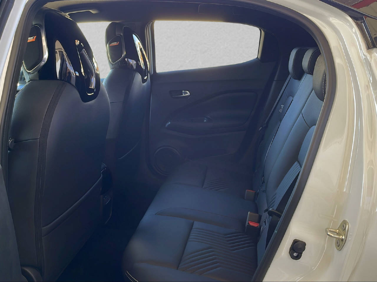 NISSAN Juke 1.6 Hybrid Tekna-image-6