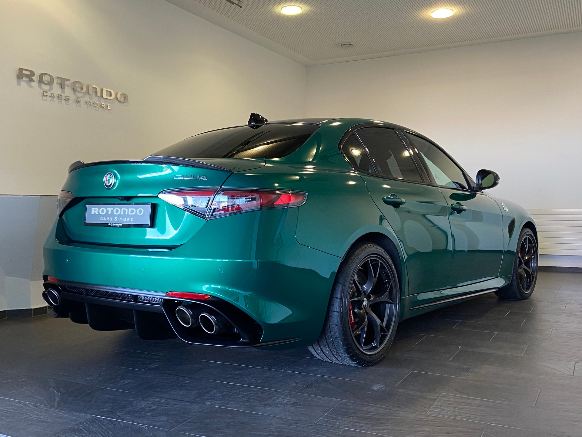 ALFA ROMEO Giulia 2.9 V6 Quadrifoglio Carbon Sport-showroom-element-1