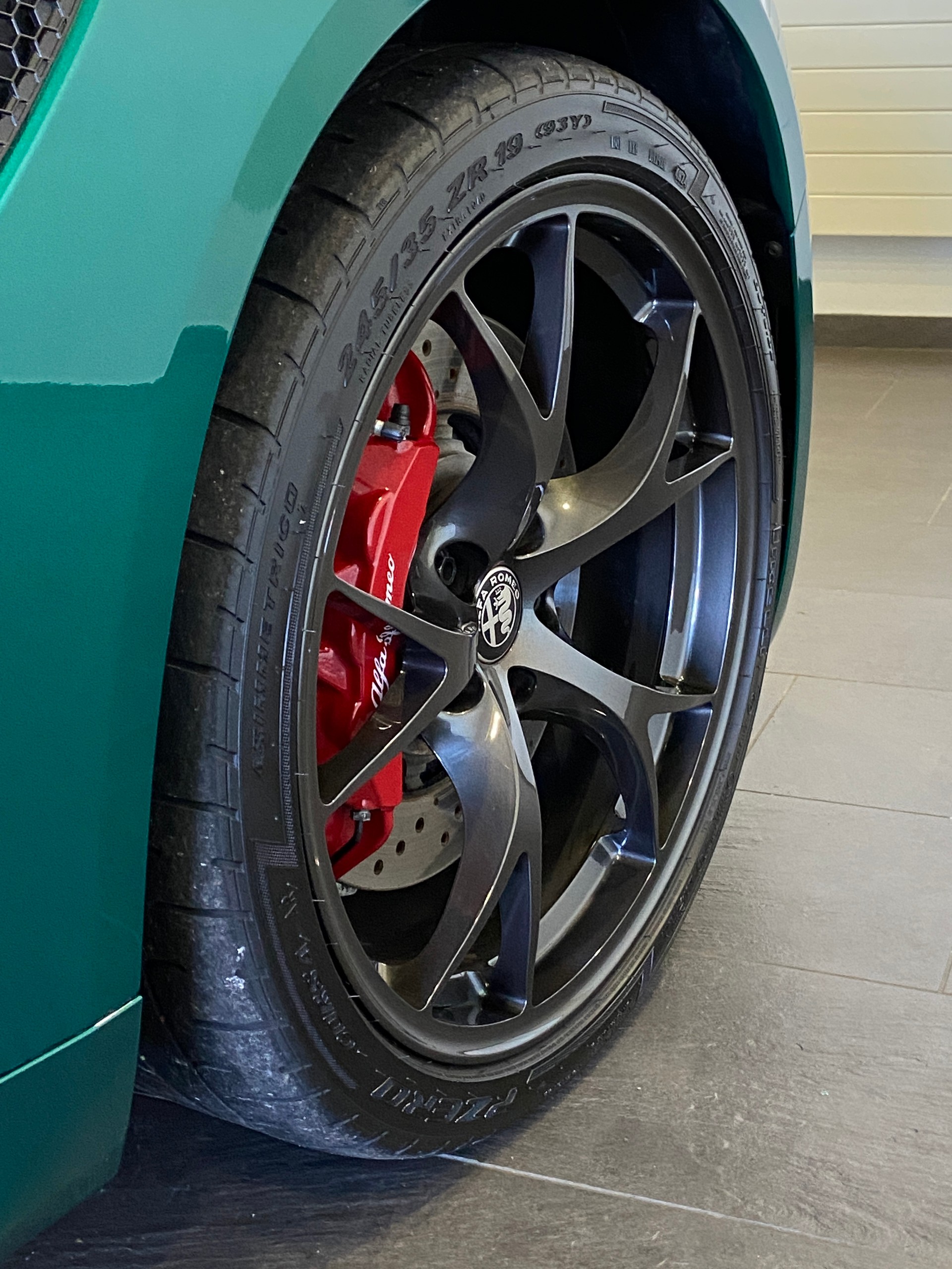 ALFA ROMEO Giulia 2.9 V6 Quadrifoglio Carbon Sport-showroom-element-3