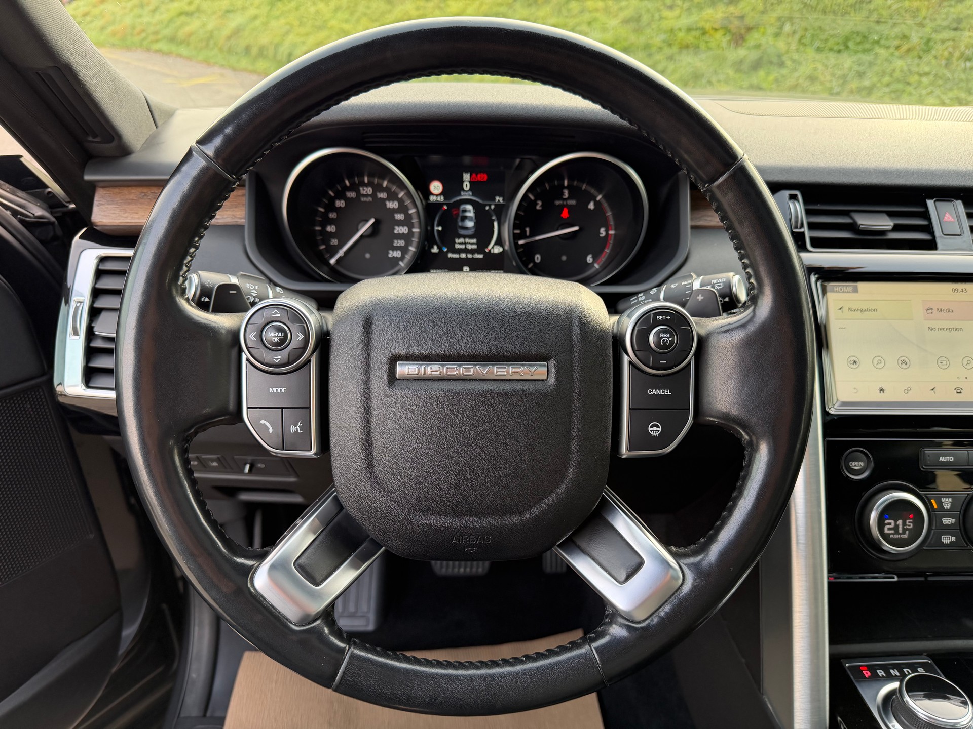 LAND ROVER Discovery 3.0 TD6 HSE Automatic-image-8