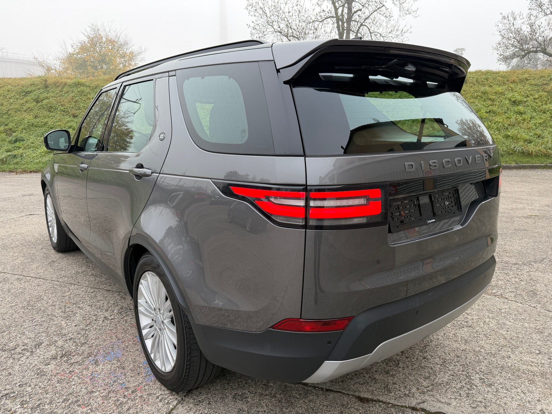 LAND ROVER Discovery 3.0 TD6 HSE Automatic-image-2