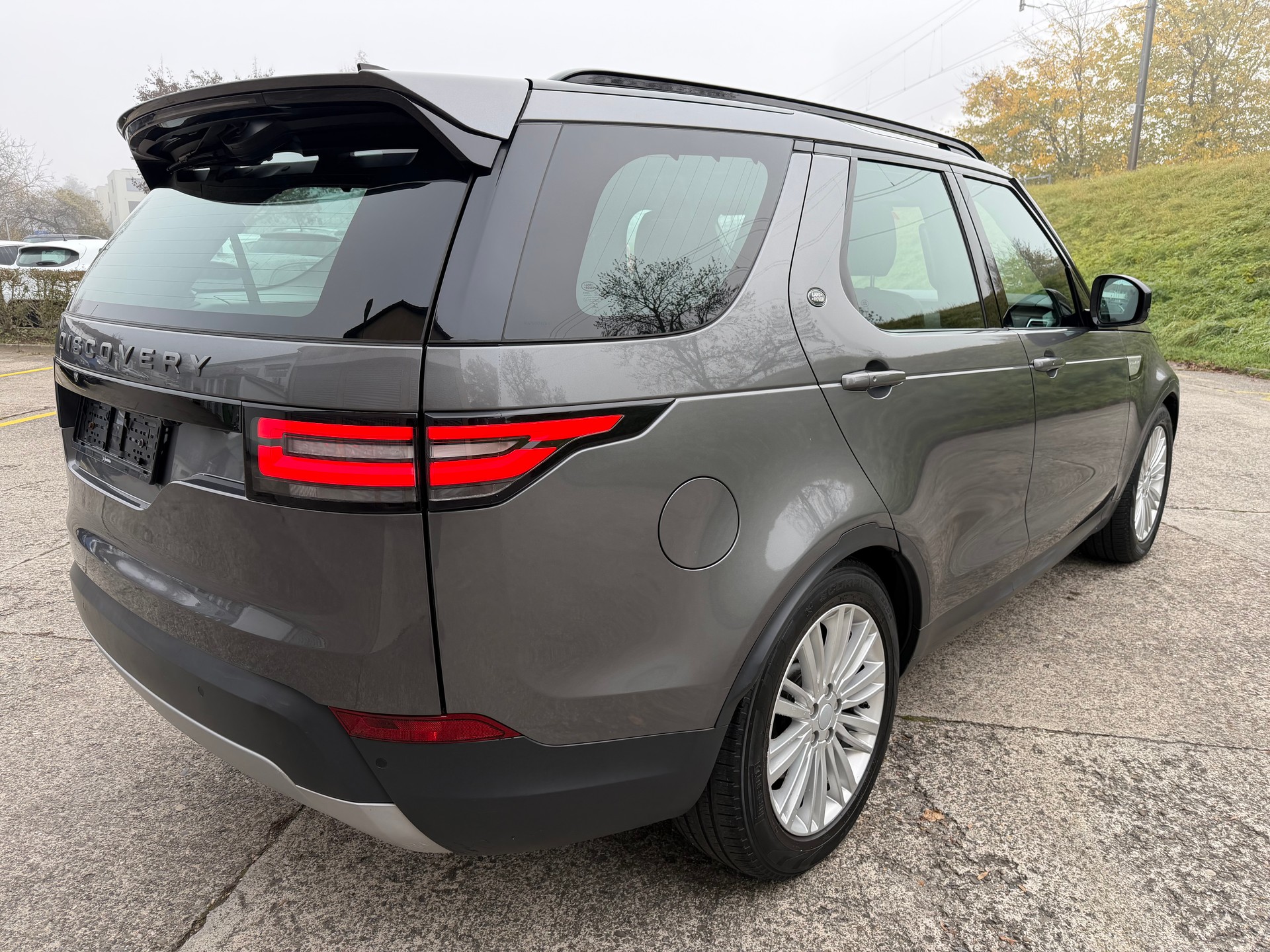 LAND ROVER Discovery 3.0 TD6 HSE Automatic-image-4