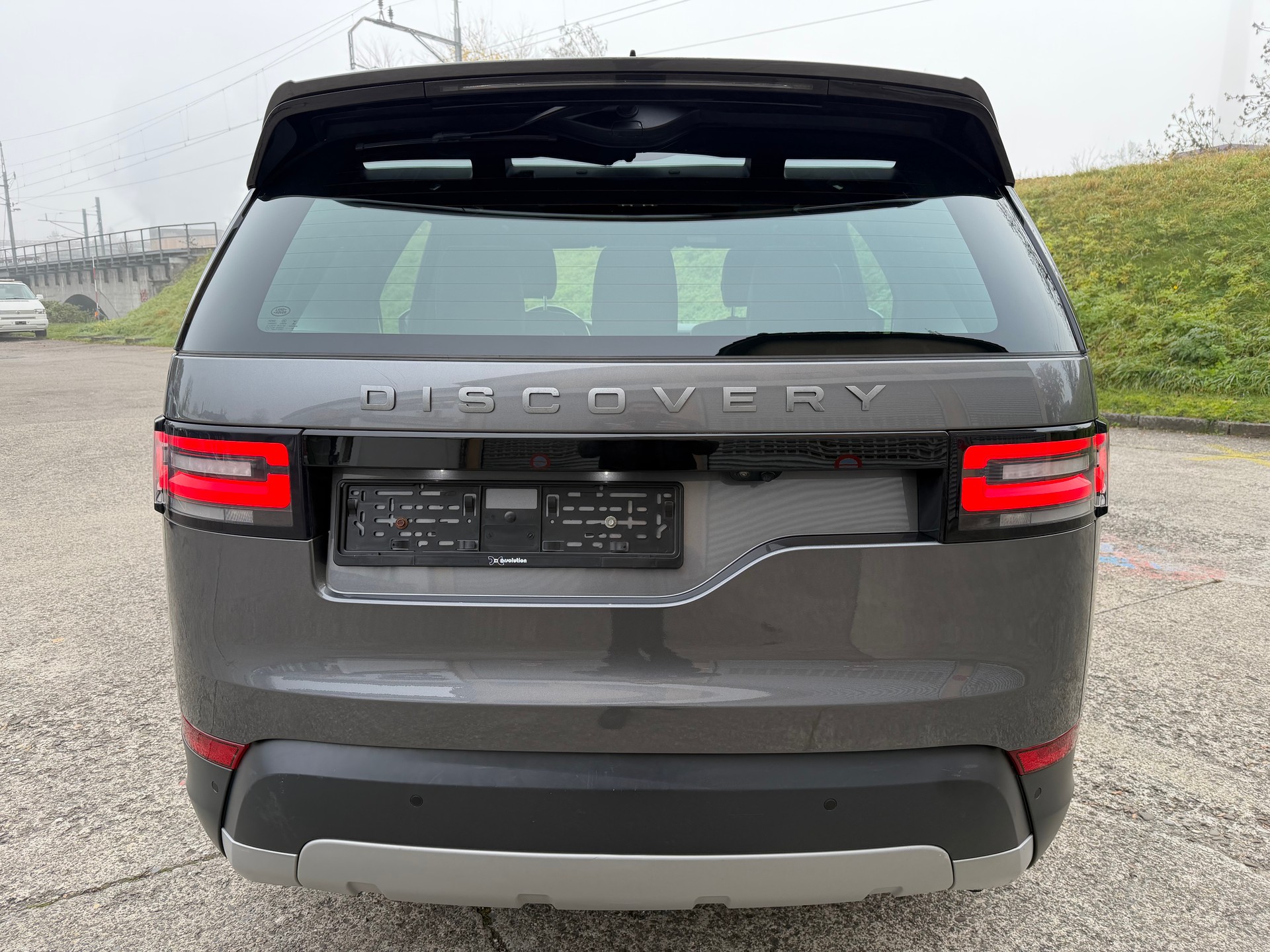 LAND ROVER Discovery 3.0 TD6 HSE Automatic-image-3