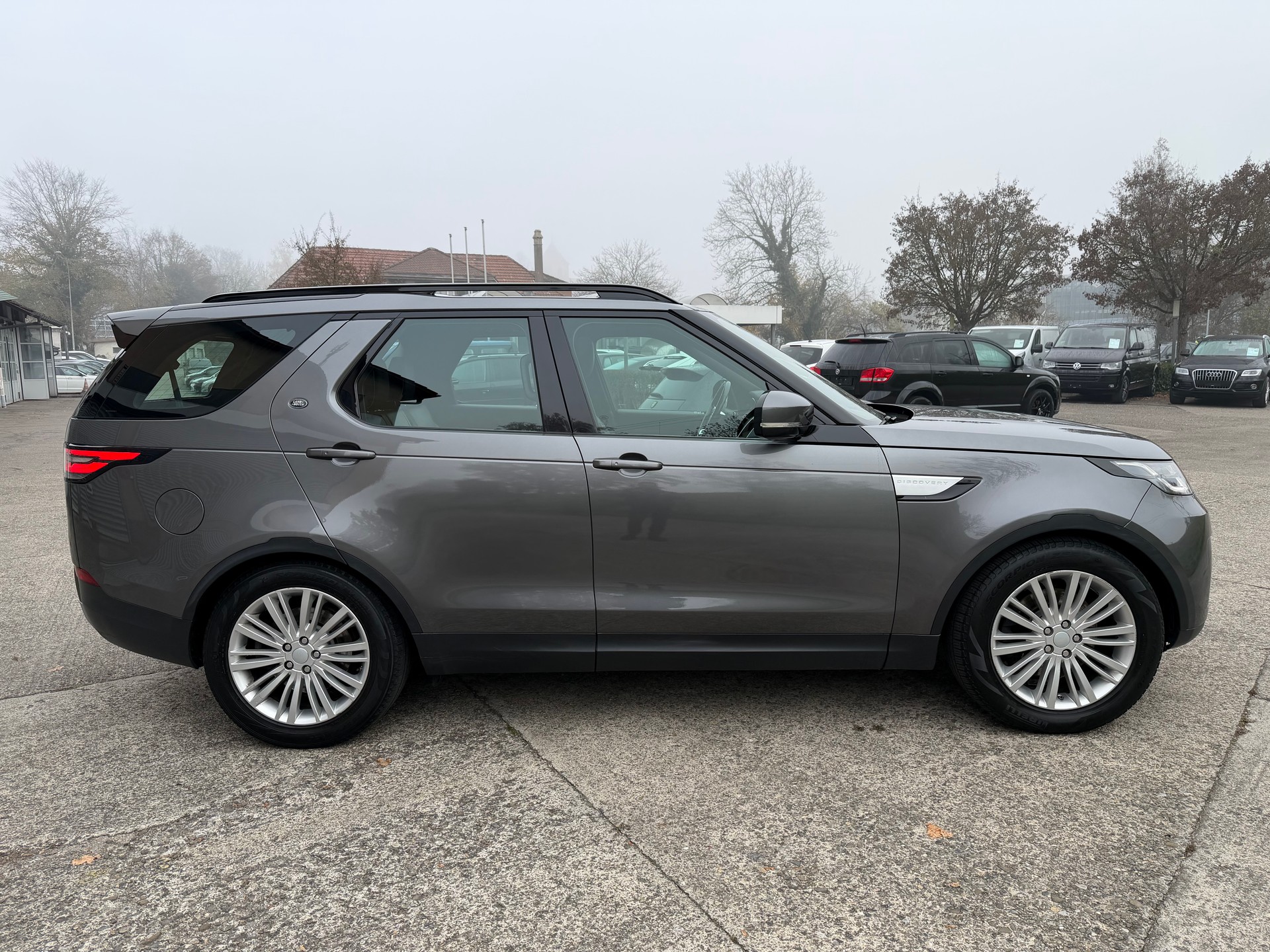 LAND ROVER Discovery 3.0 TD6 HSE Automatic-image-5