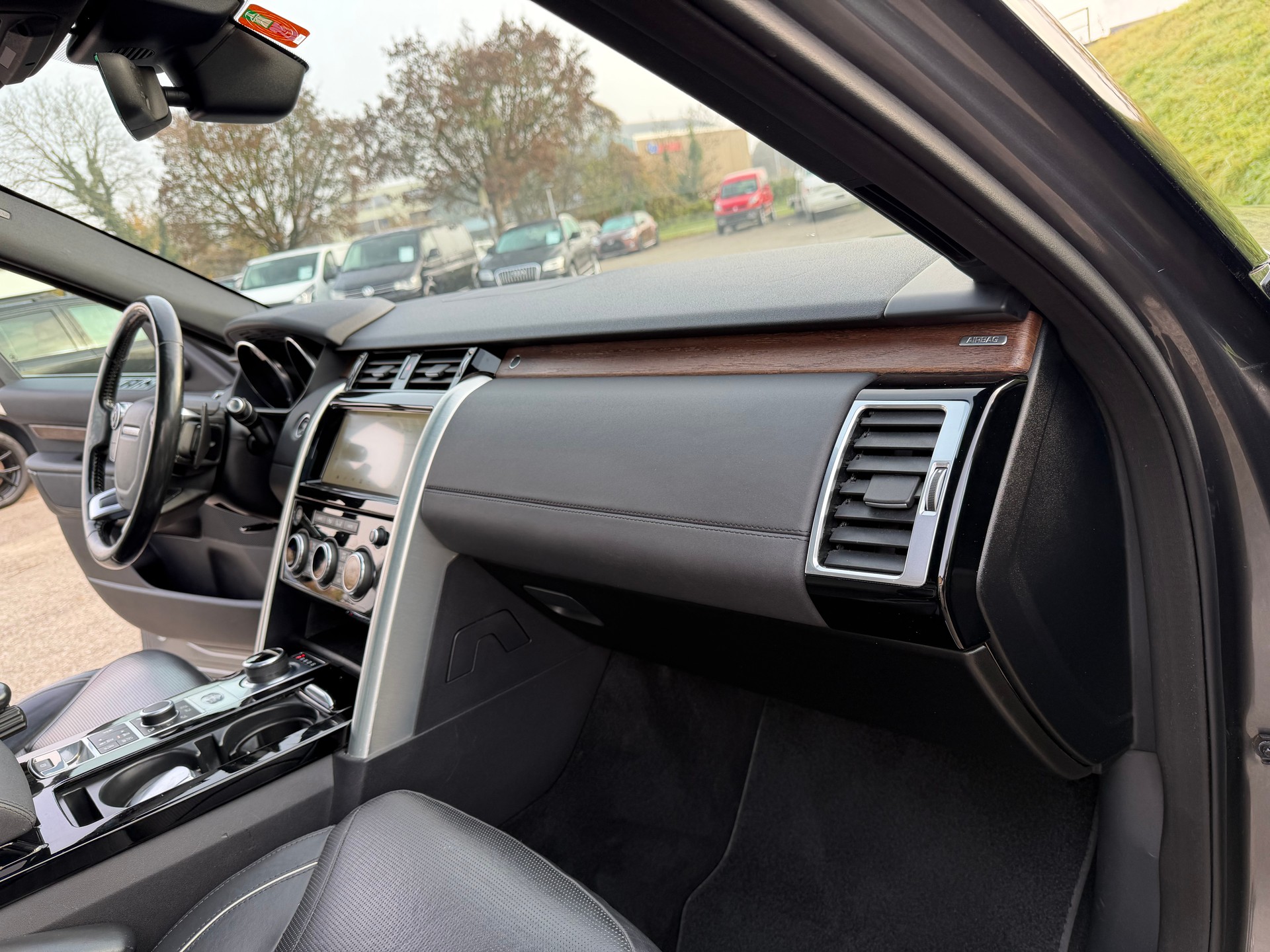 LAND ROVER Discovery 3.0 TD6 HSE Automatic-image-17