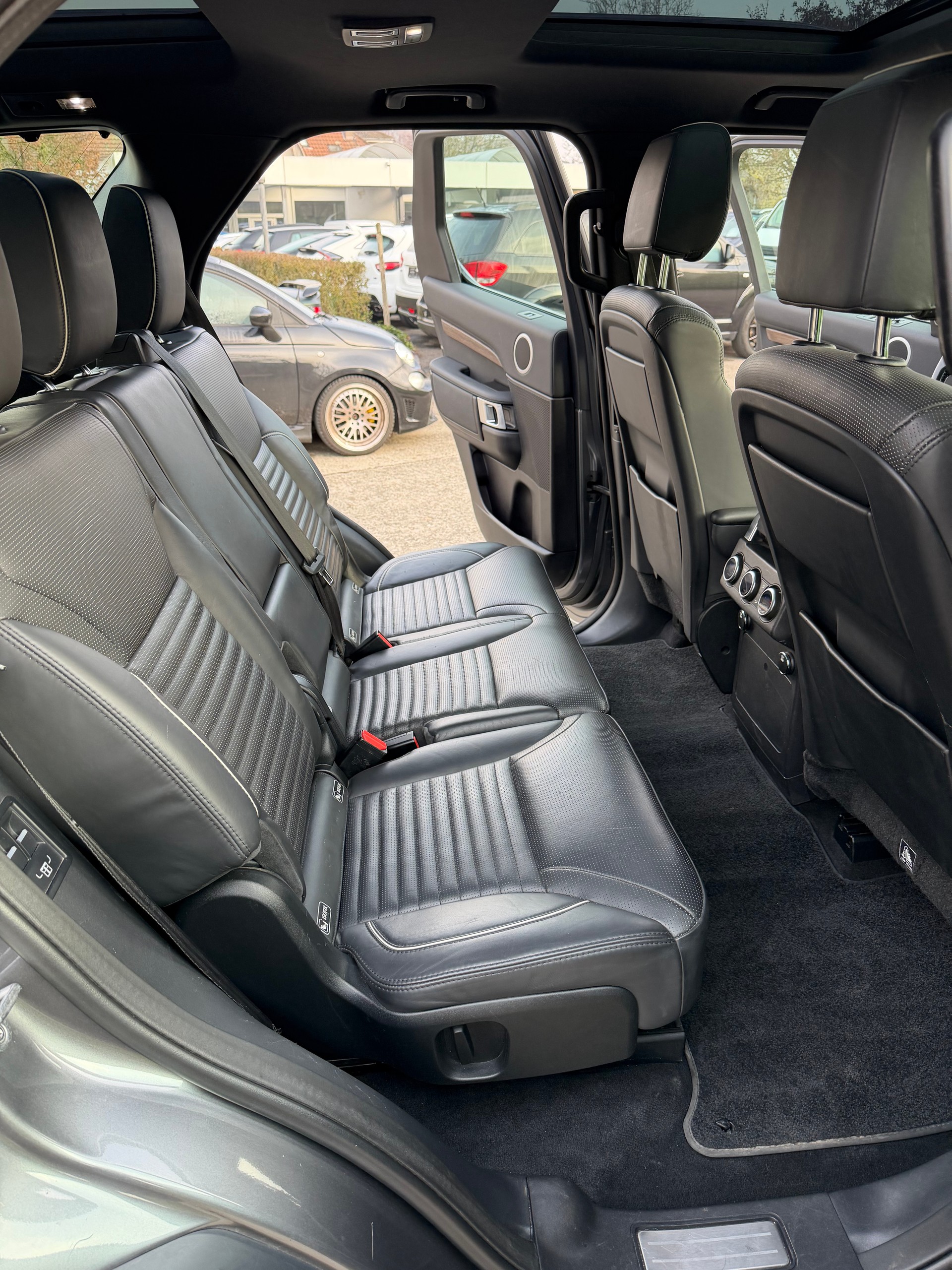 LAND ROVER Discovery 3.0 TD6 HSE Automatic-image-14