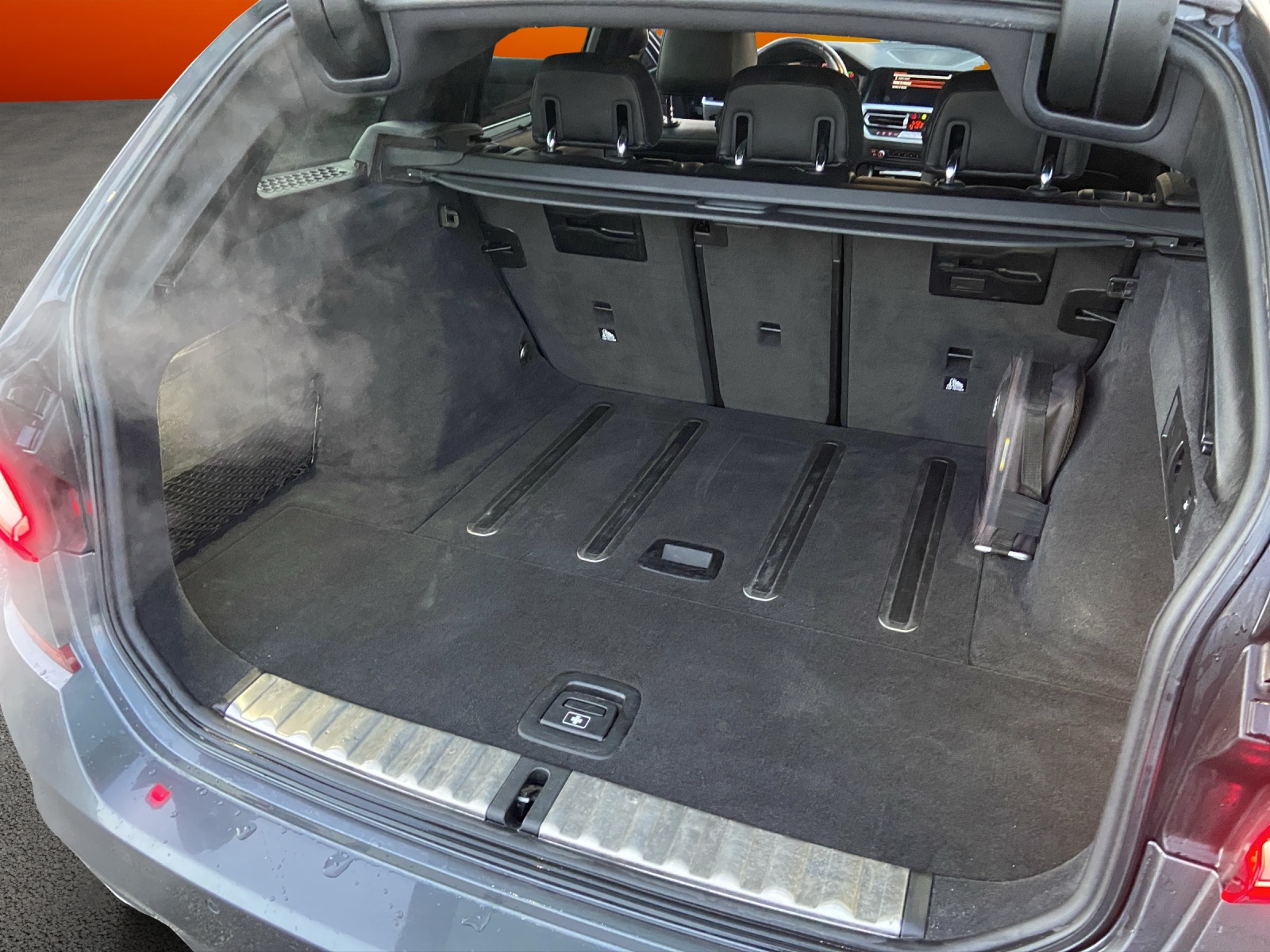 BMW 330i Touring xDrive Steptronic M Sport-image-10