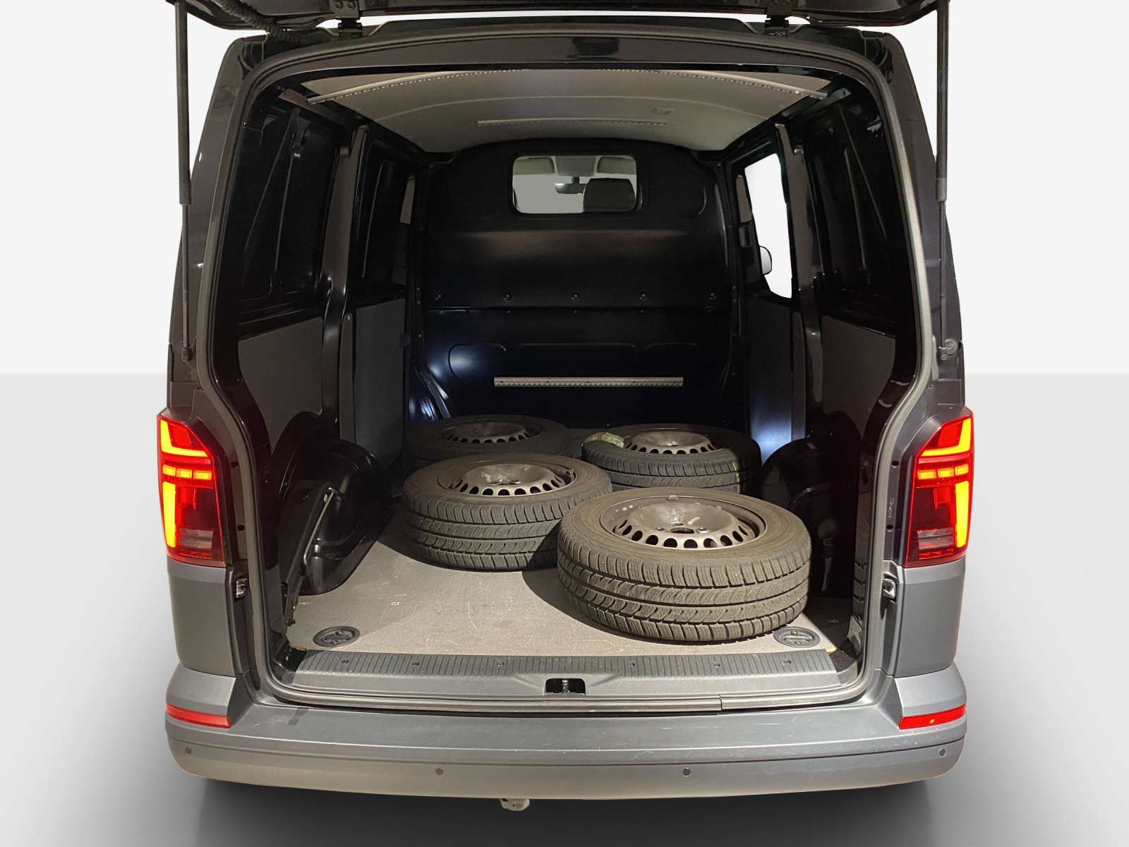 VW T6.1 2.0 TDI 4Motion DSG-image-12