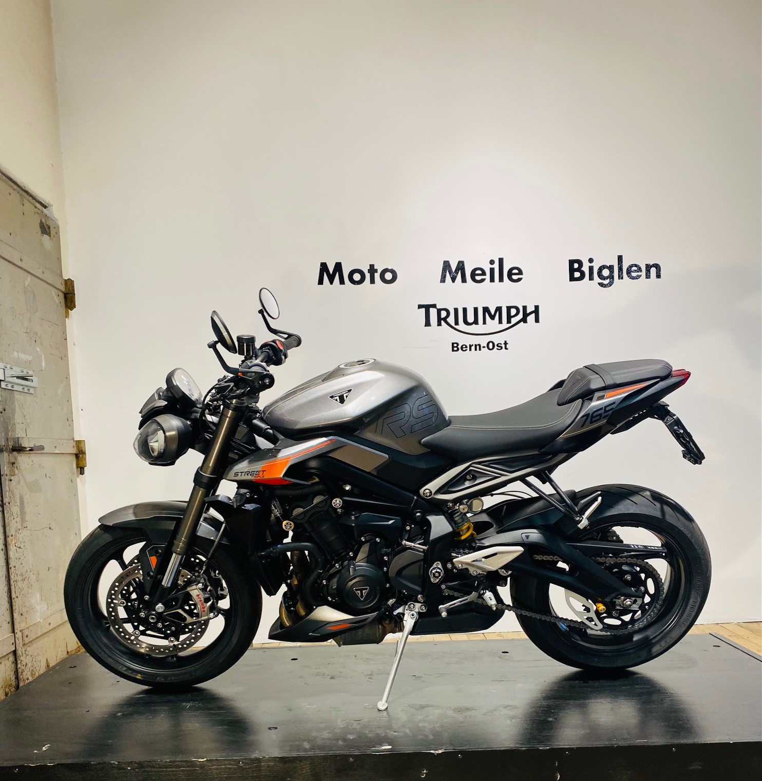 TRIUMPH Street Triple RS 765-showroom-element-1