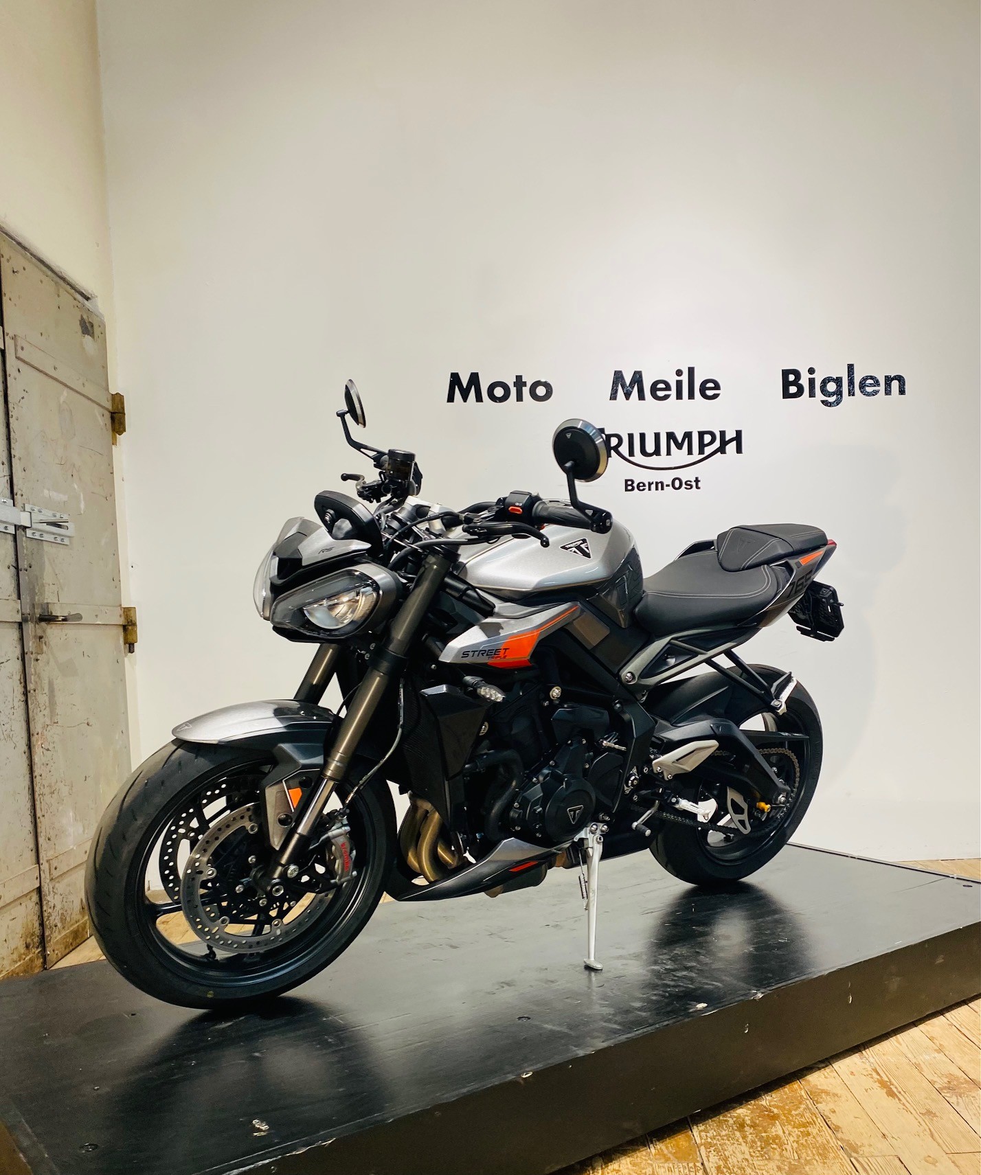 TRIUMPH Street Triple RS 765-showroom-element-2