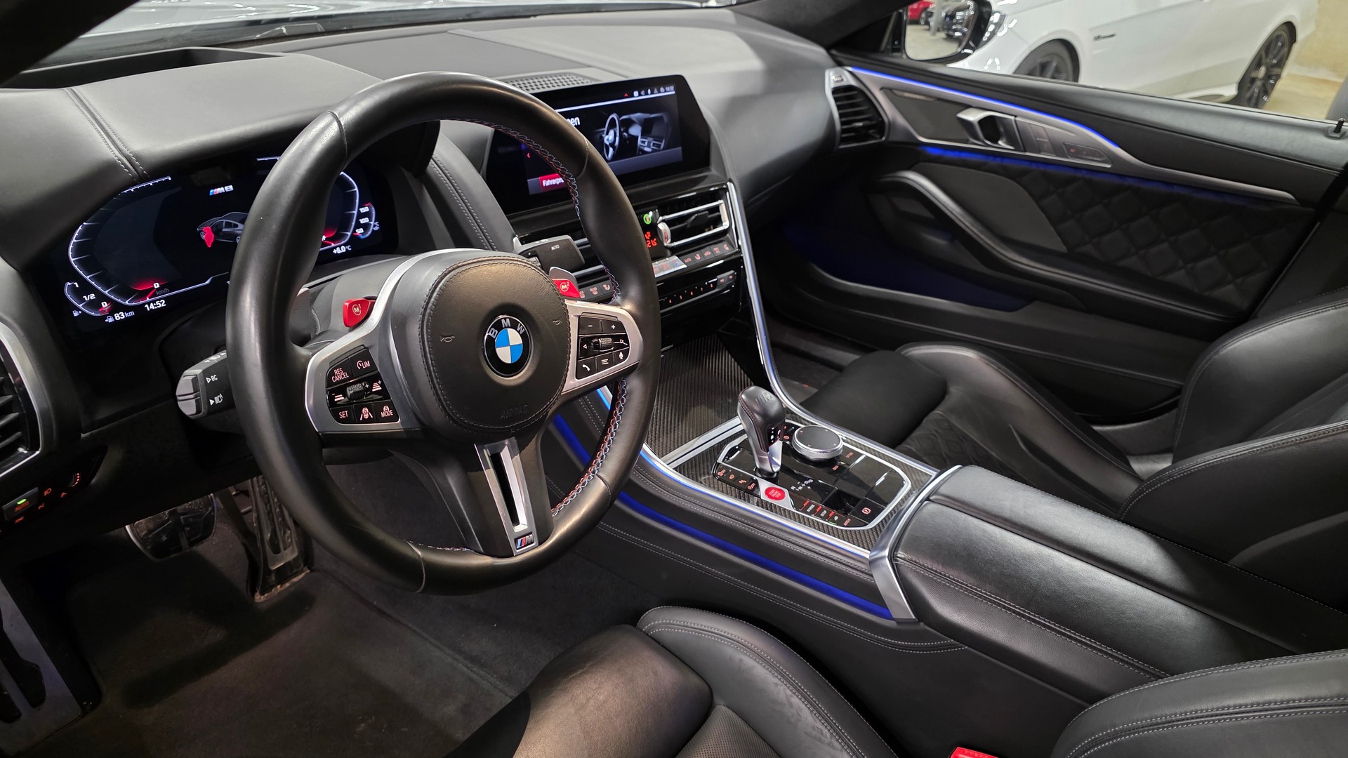 BMW M8 xDrive M Competition Steptronic-image-11