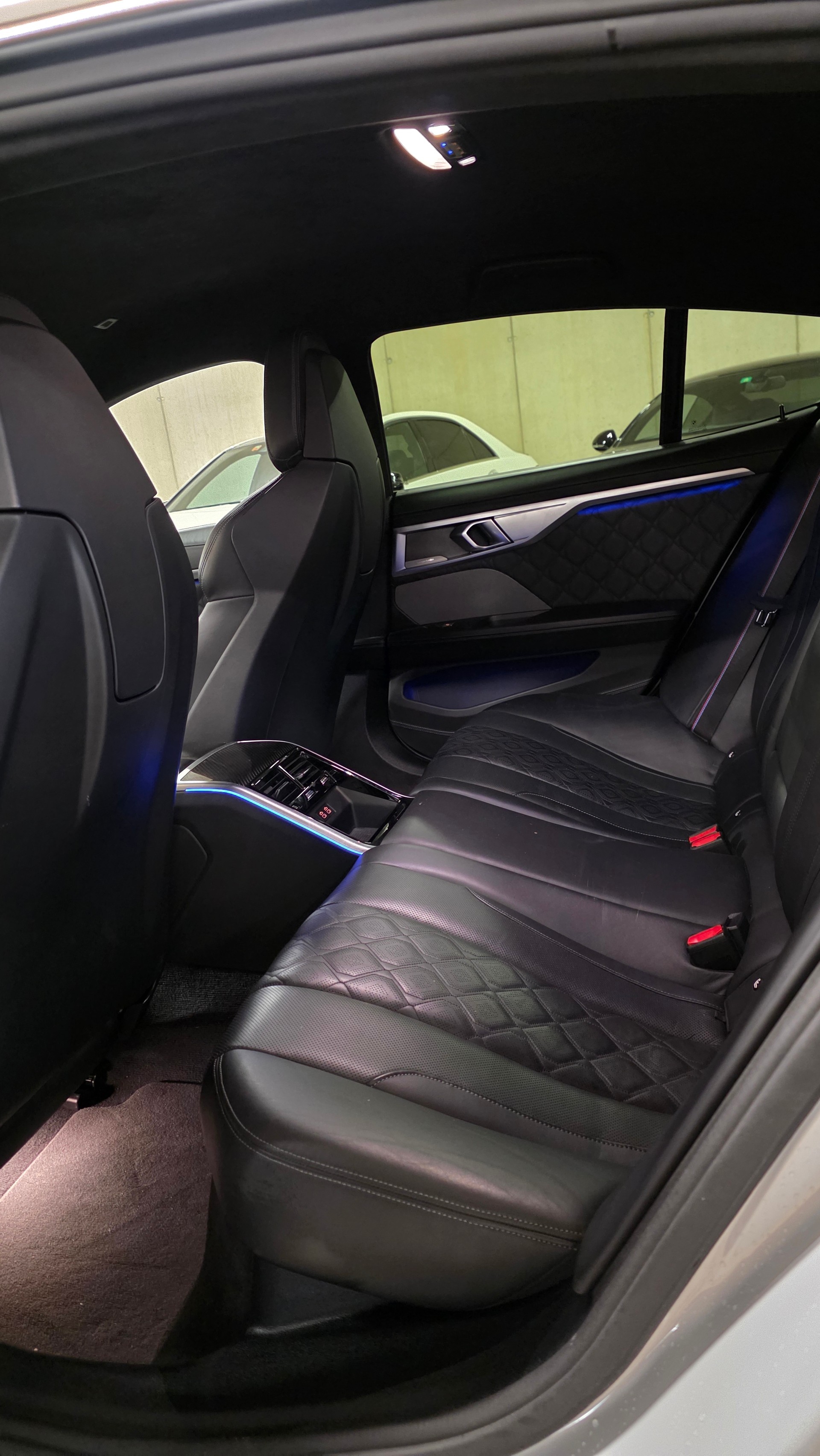 BMW M8 xDrive M Competition Steptronic-image-13