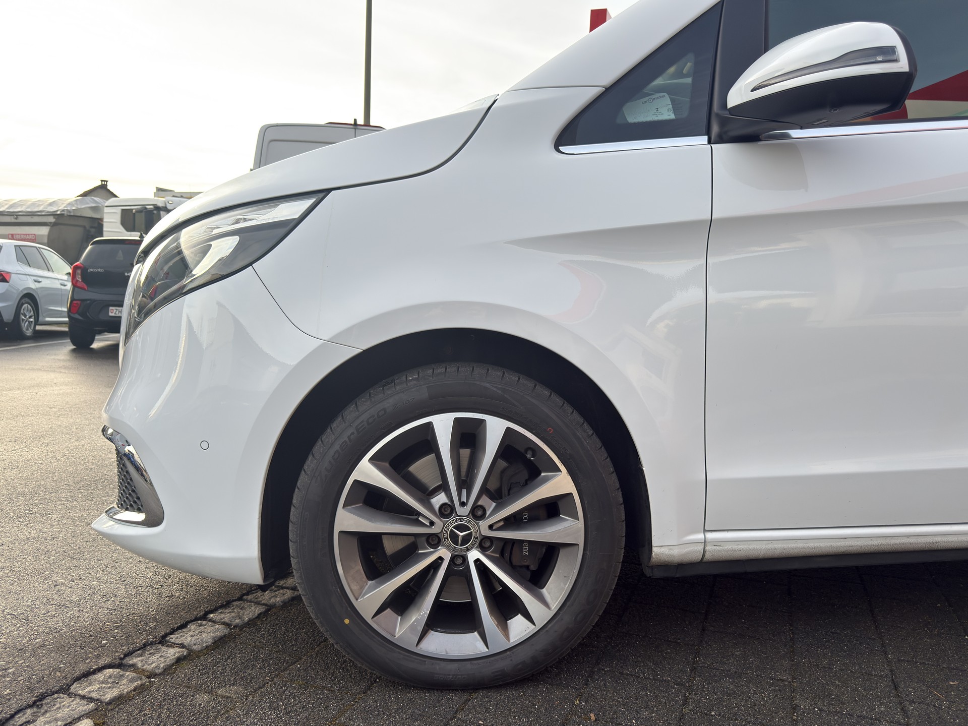 MERCEDES-BENZ V 300 d Avantgarde kurz 4matic Van-image-27