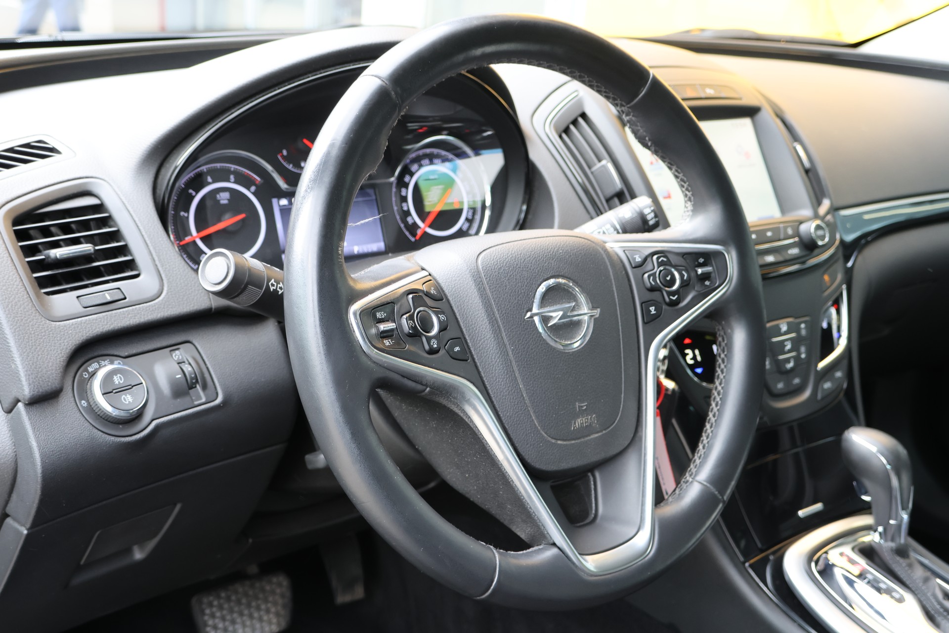 OPEL Insignia Sports Tourer 2.0 CDTI Cosmo Automatic-image-5