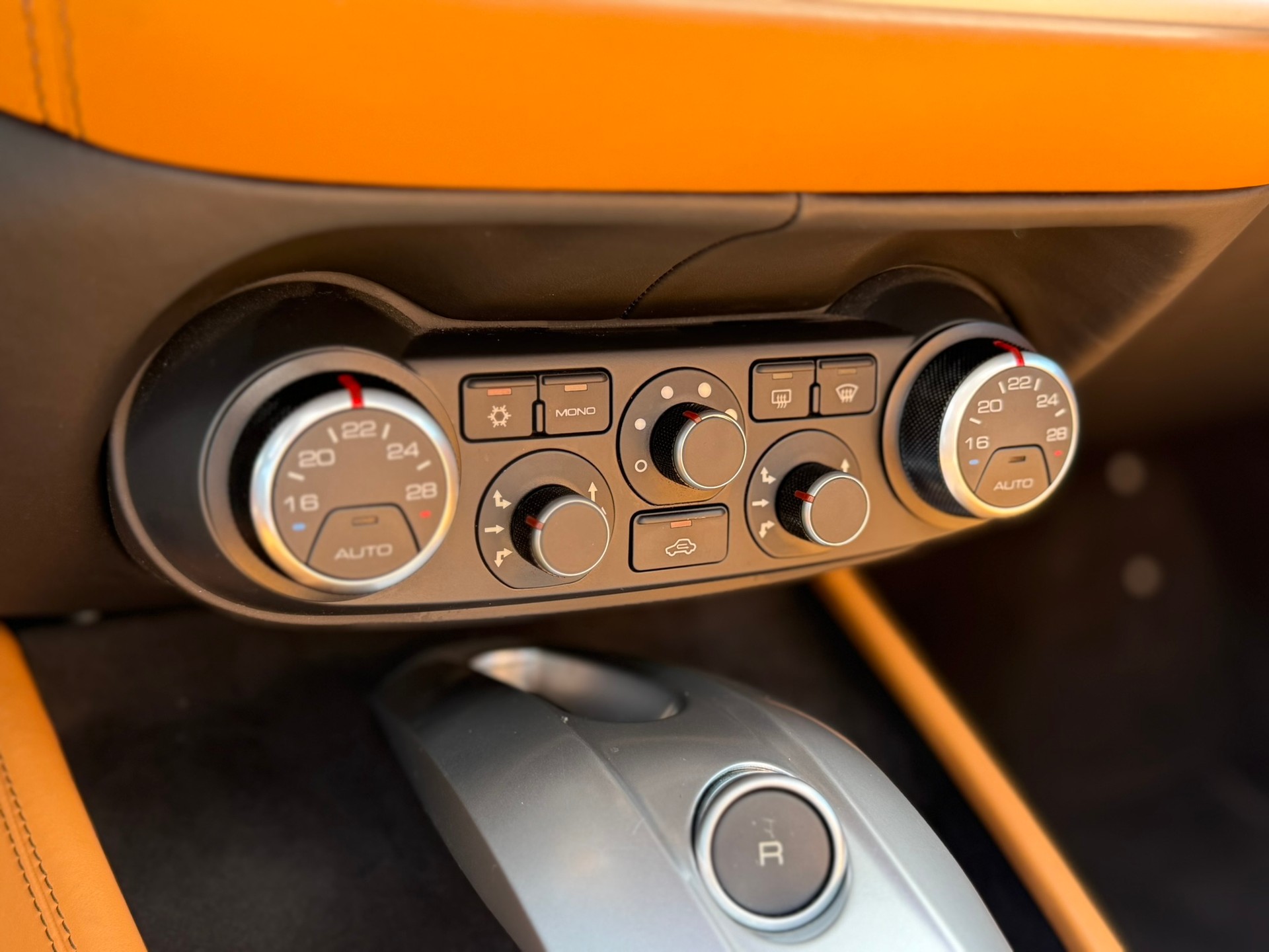 FERRARI California 3.9 V8 T-image-15