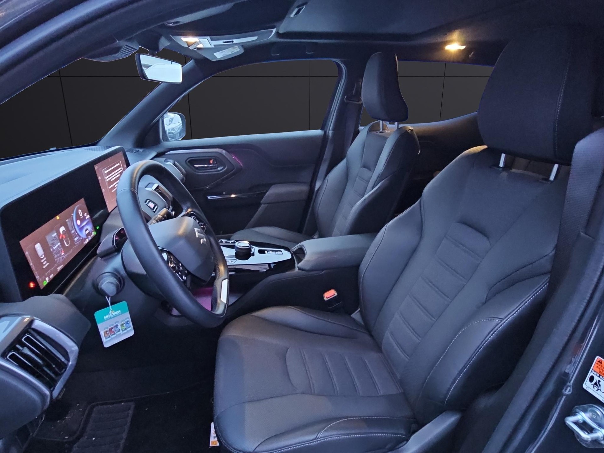 SUZUKI e Vitara Compact Top 4x4-image-9