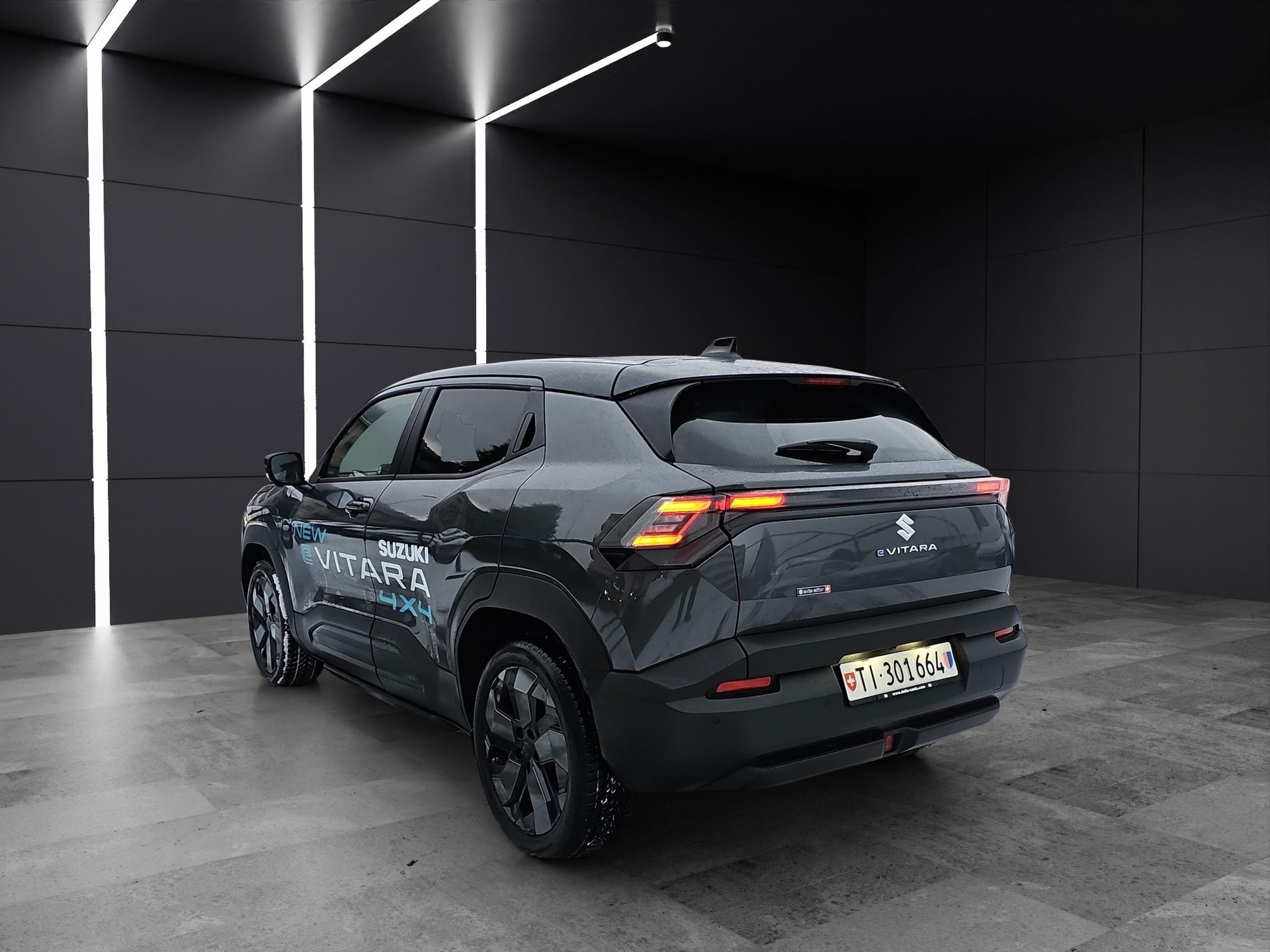 SUZUKI e Vitara Compact Top 4x4-image-2