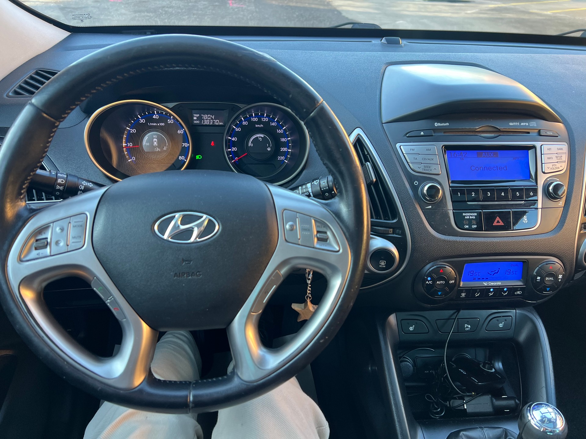 HYUNDAI iX 35 2.0 Premium 4WD-image-14