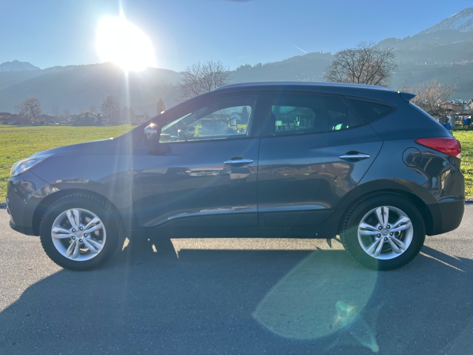 HYUNDAI iX 35 2.0 Premium 4WD-image-2