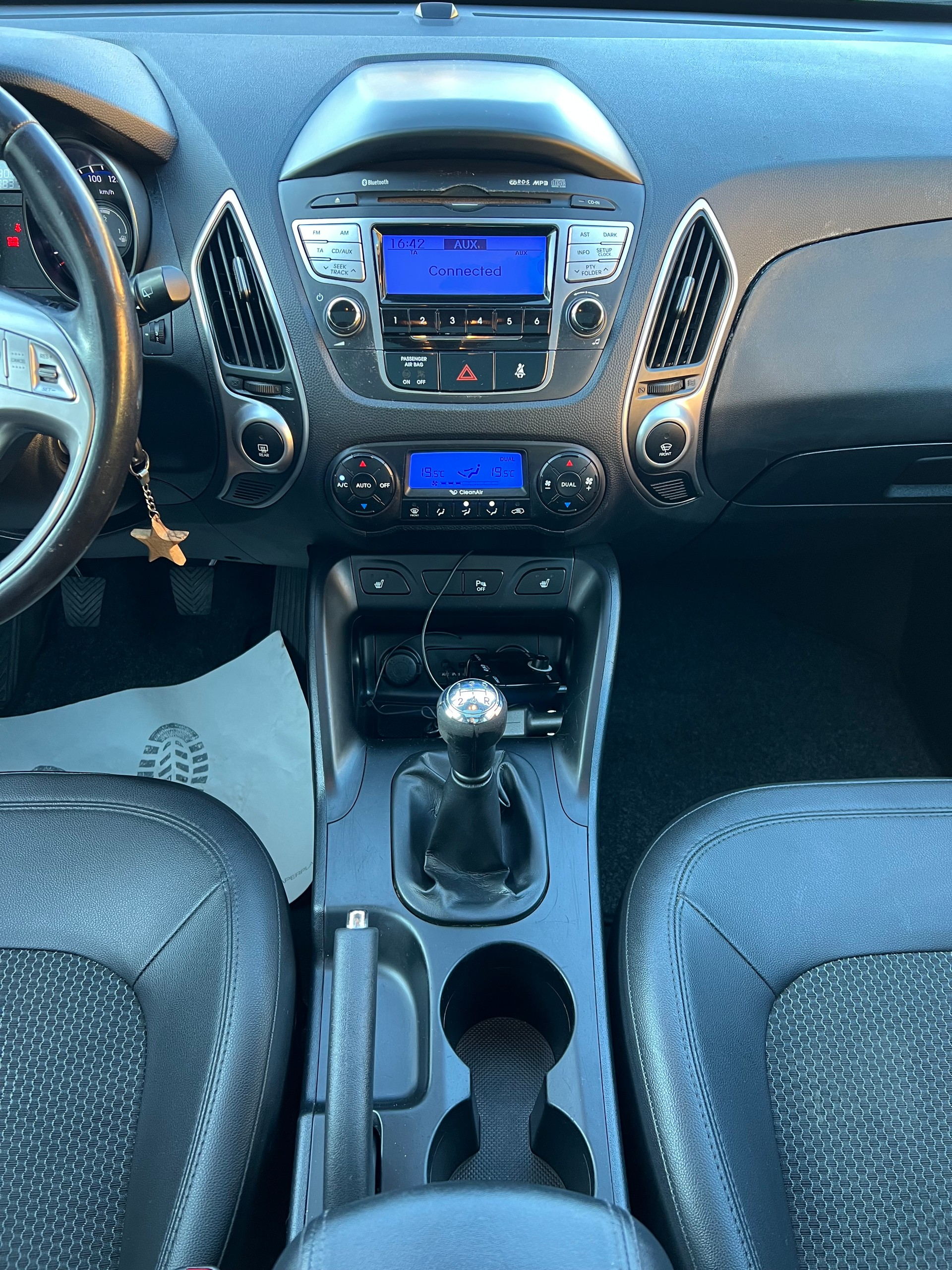 HYUNDAI iX 35 2.0 Premium 4WD-image-12