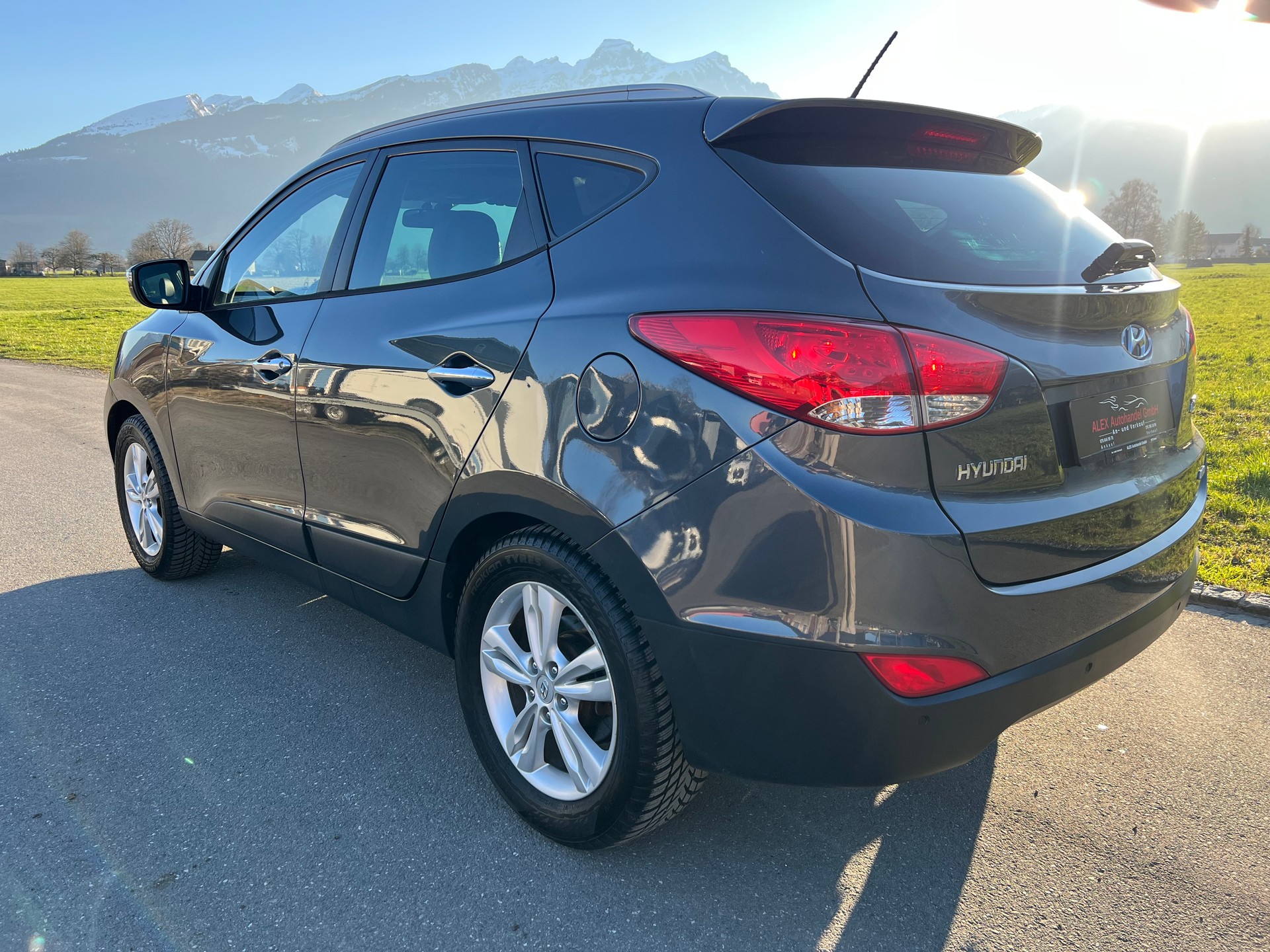 HYUNDAI iX 35 2.0 Premium 4WD-image-3