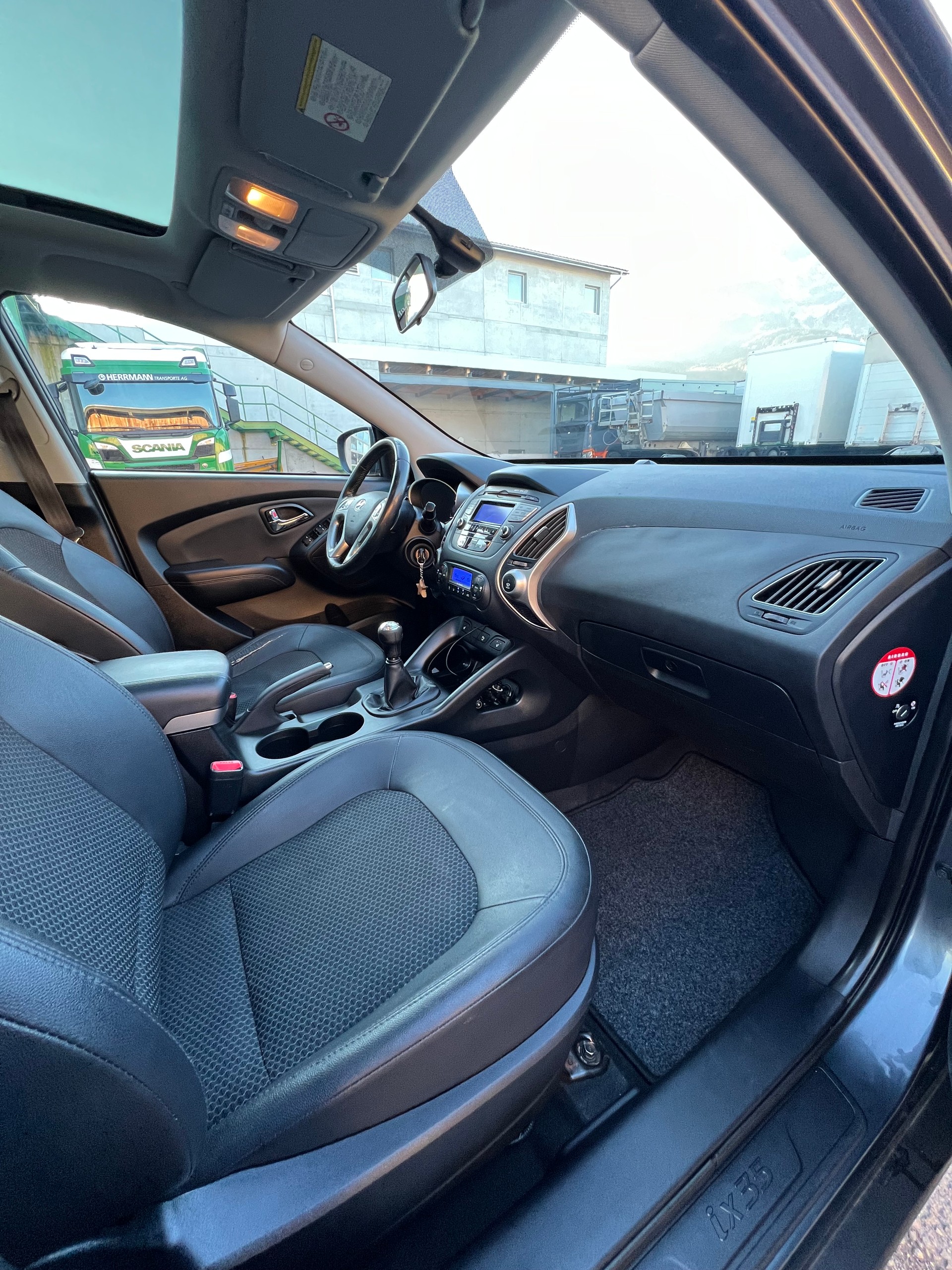 HYUNDAI iX 35 2.0 Premium 4WD-image-11