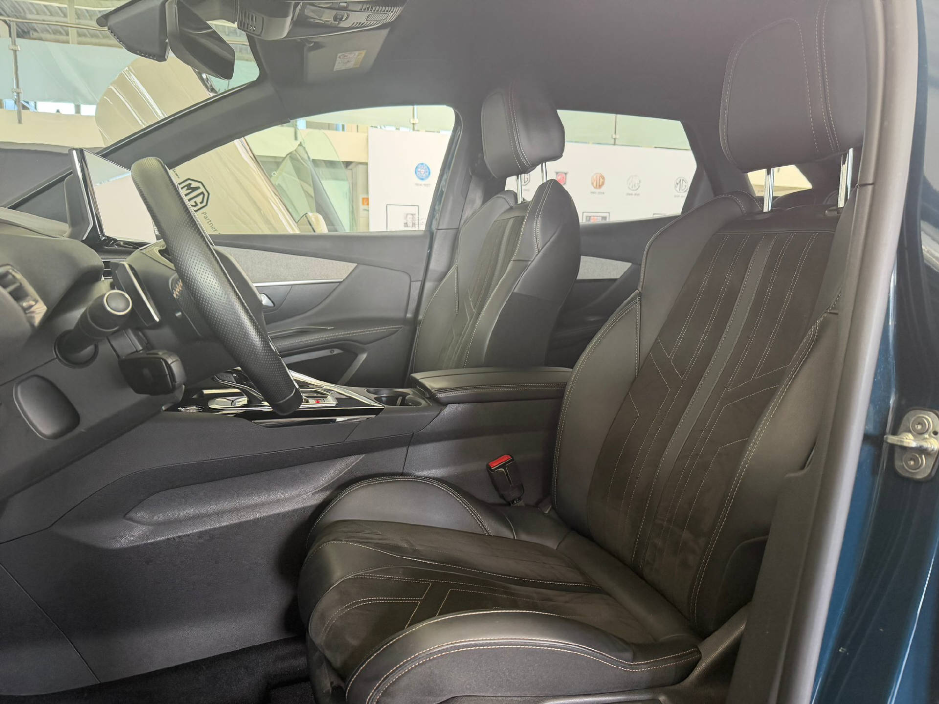 PEUGEOT 3008 1.2 PureTech GT Pack-image-7