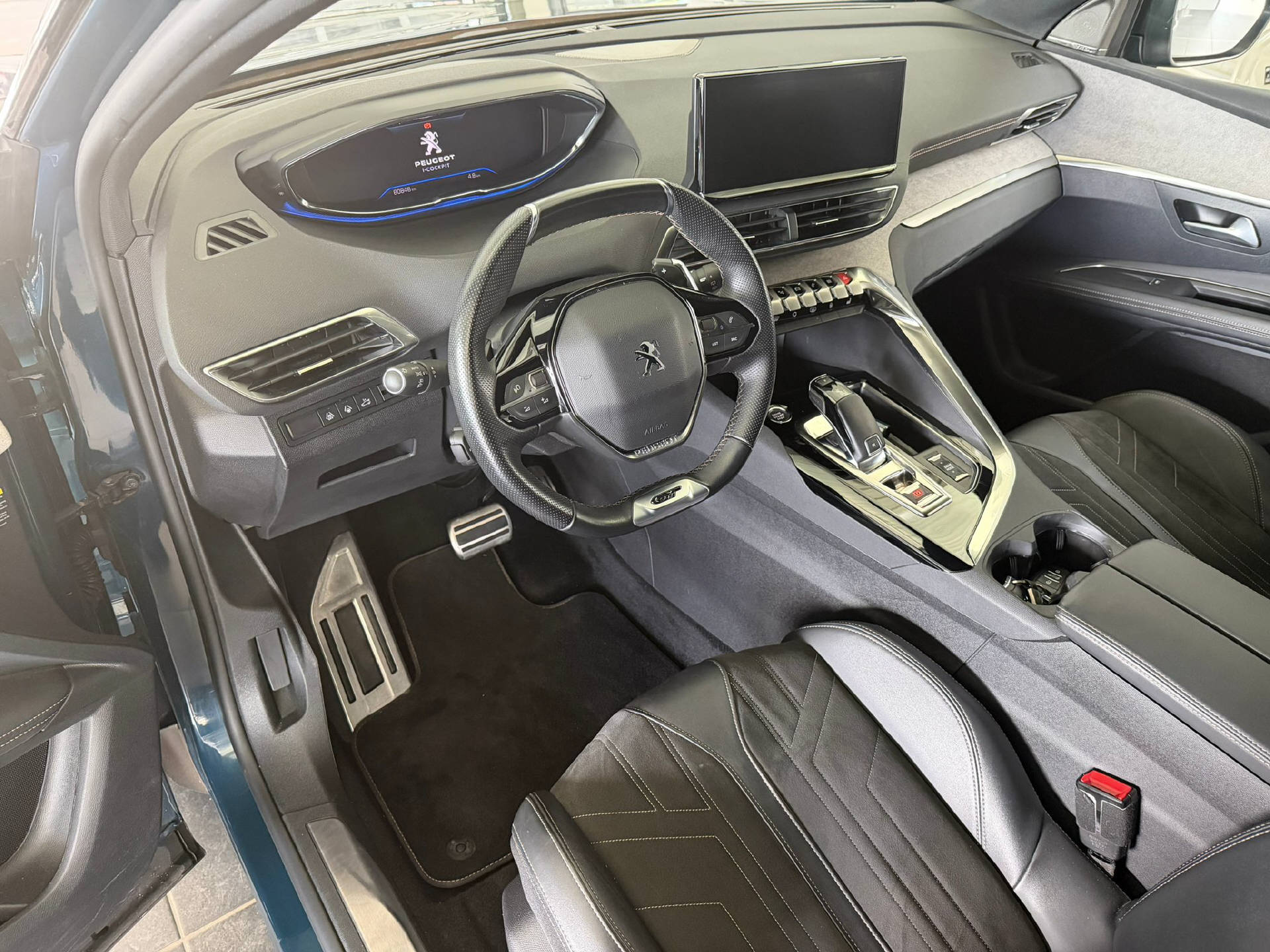 PEUGEOT 3008 1.2 PureTech GT Pack-image-5