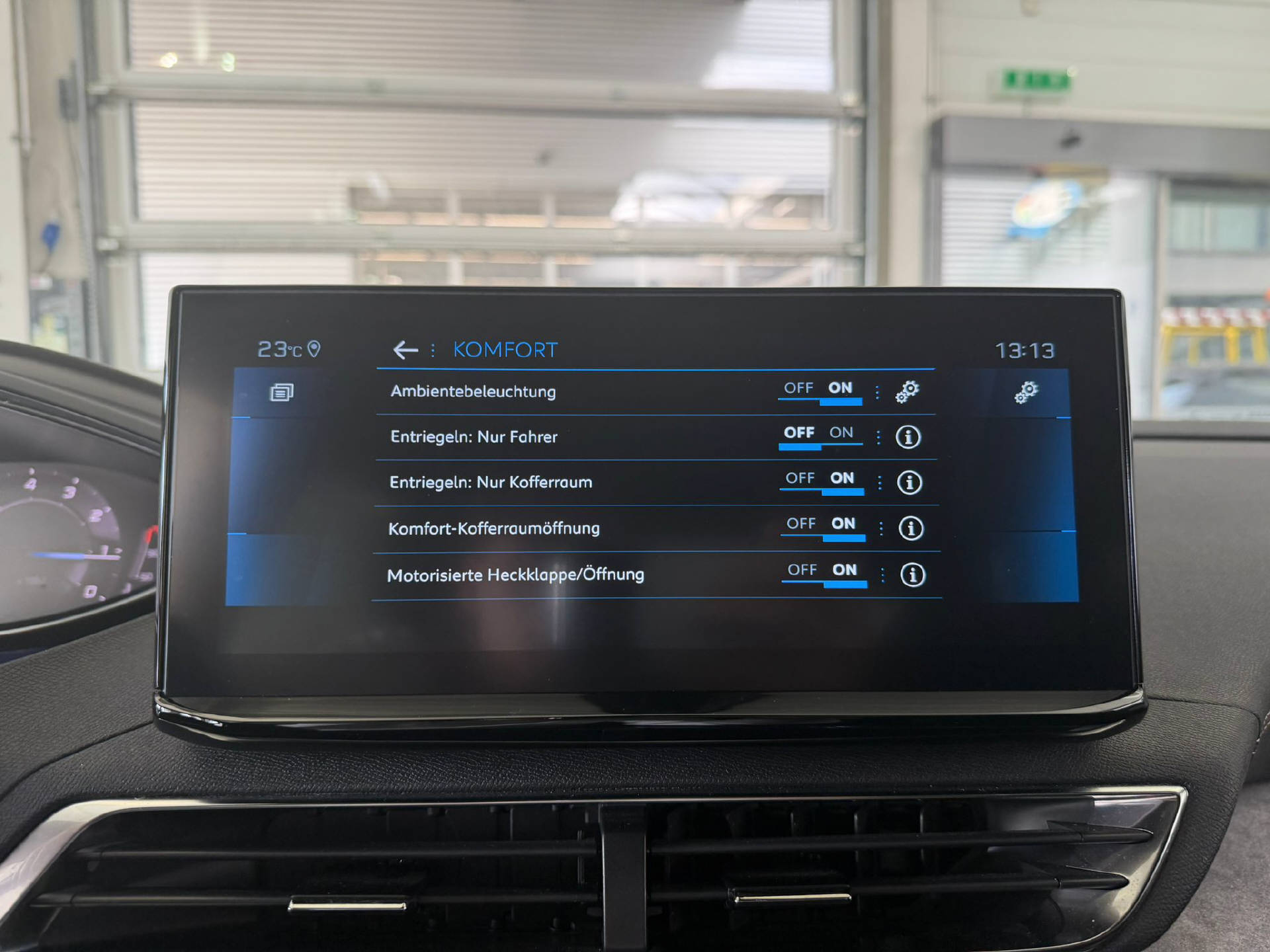 PEUGEOT 3008 1.2 PureTech GT Pack-image-16