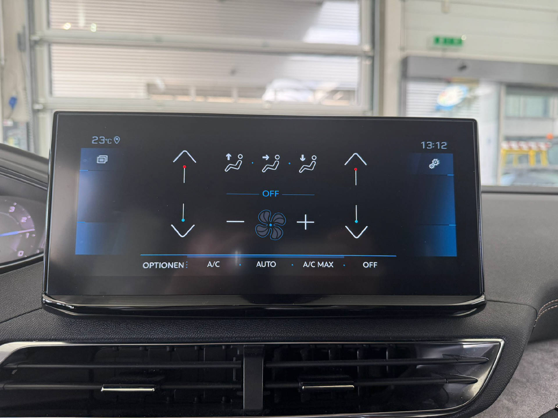 PEUGEOT 3008 1.2 PureTech GT Pack-image-17