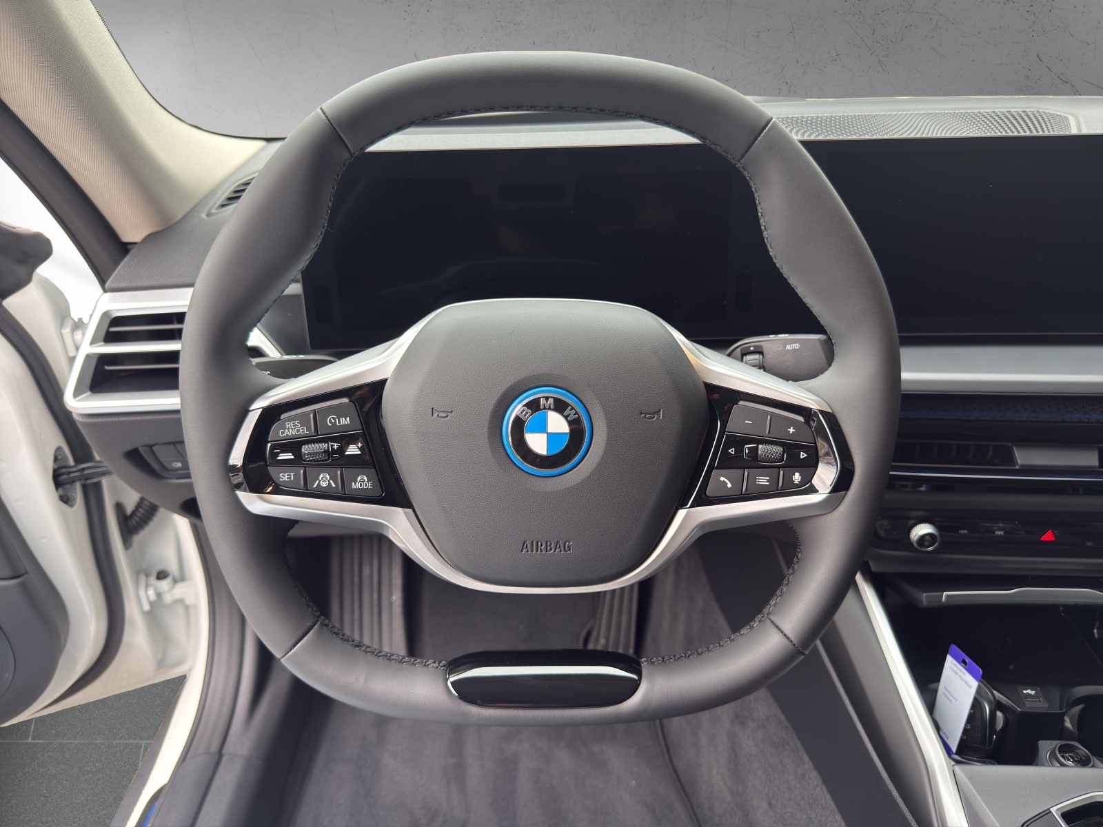 BMW i4 eDrive 40-image-12