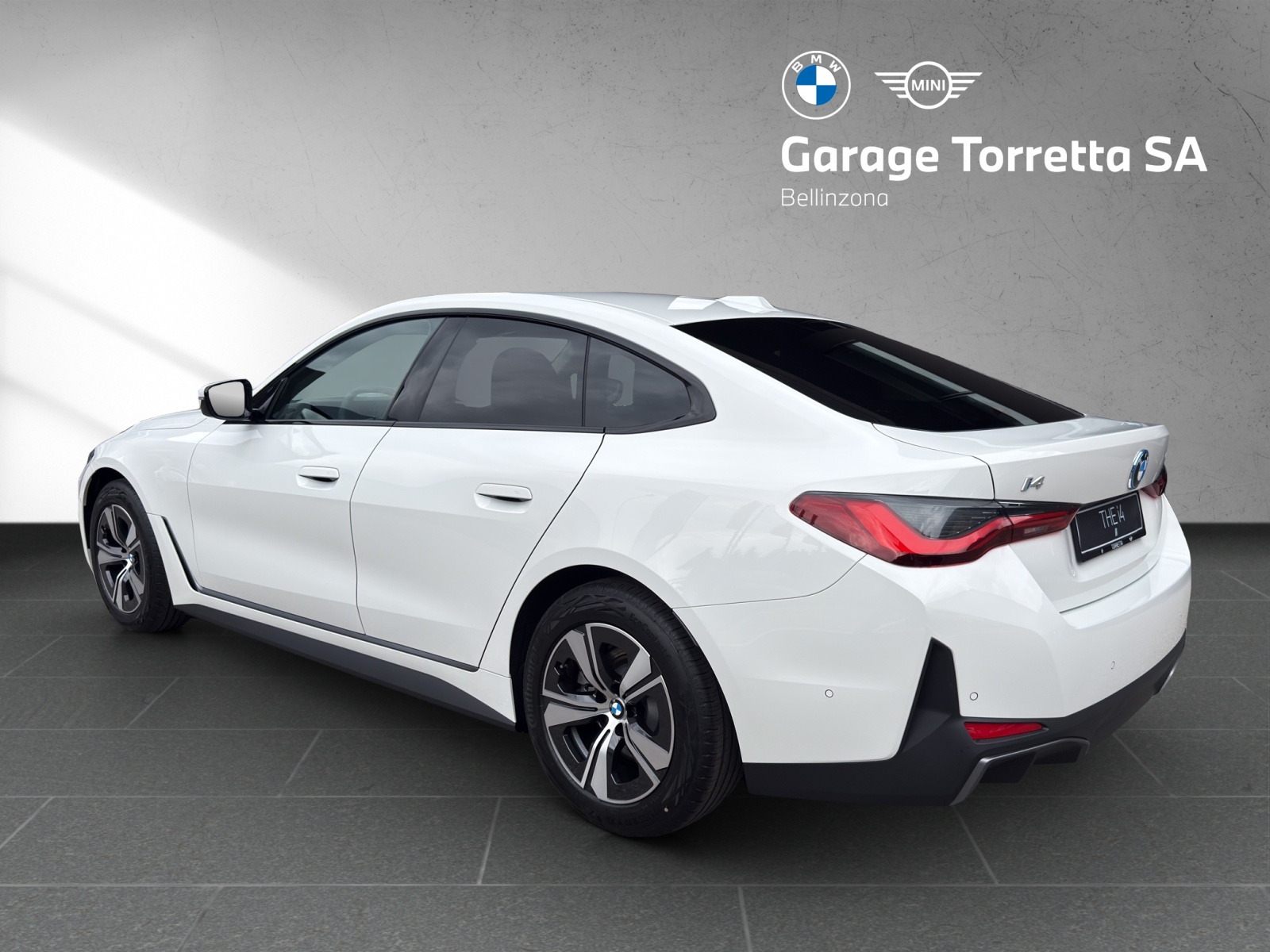 BMW i4 eDrive 40-image-2