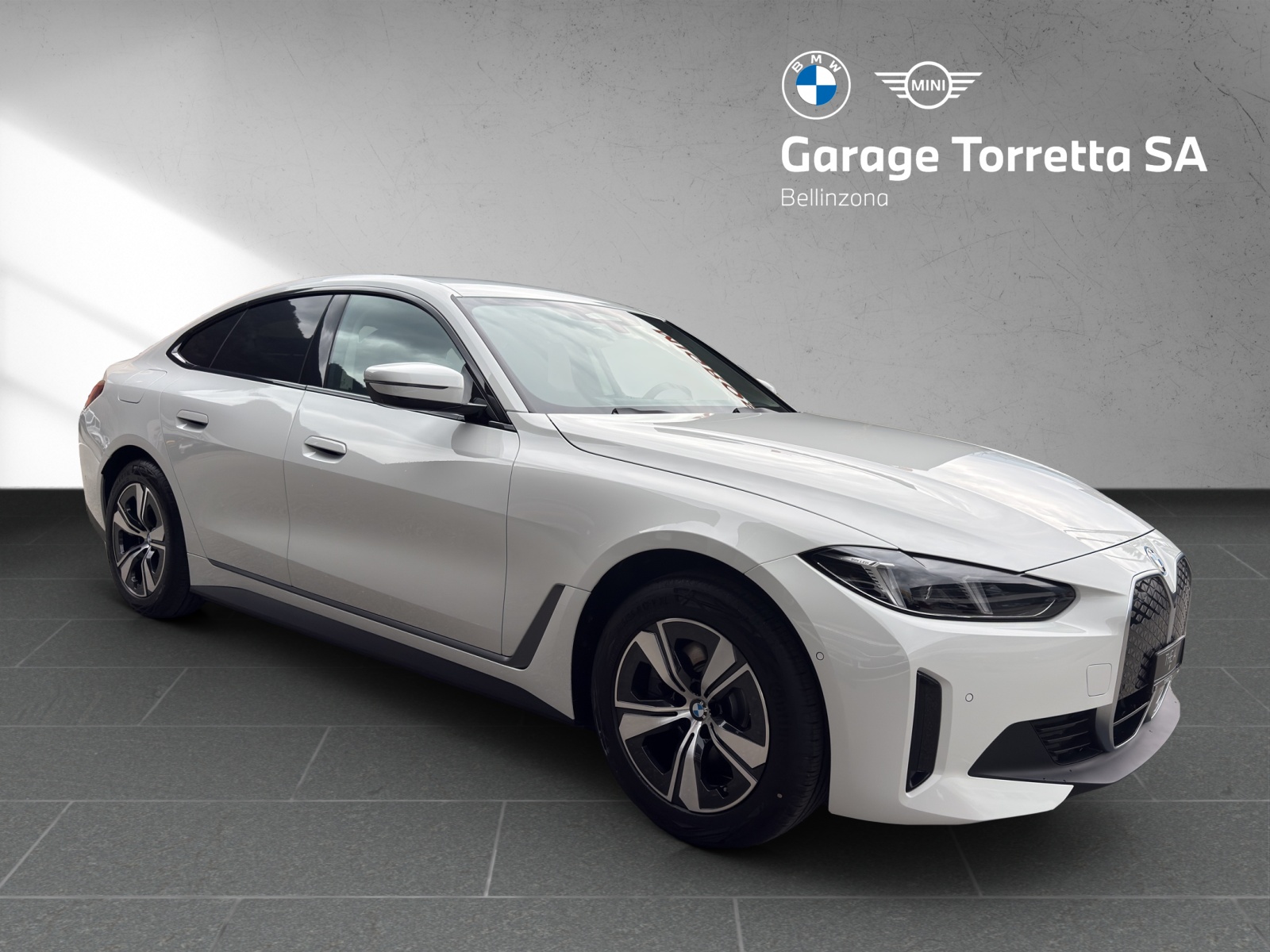 BMW i4 eDrive 40-image-6