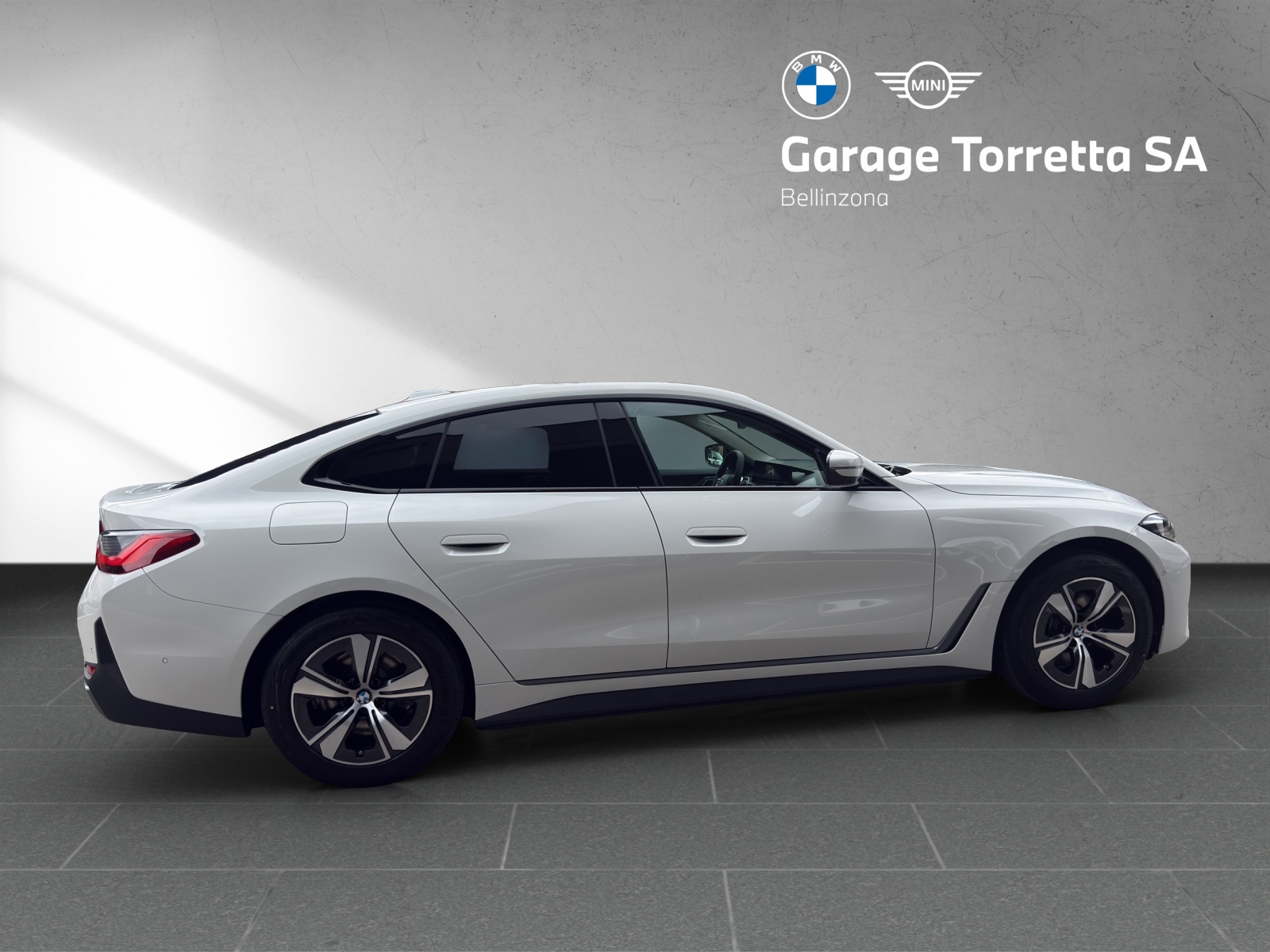 BMW i4 eDrive 40-image-5