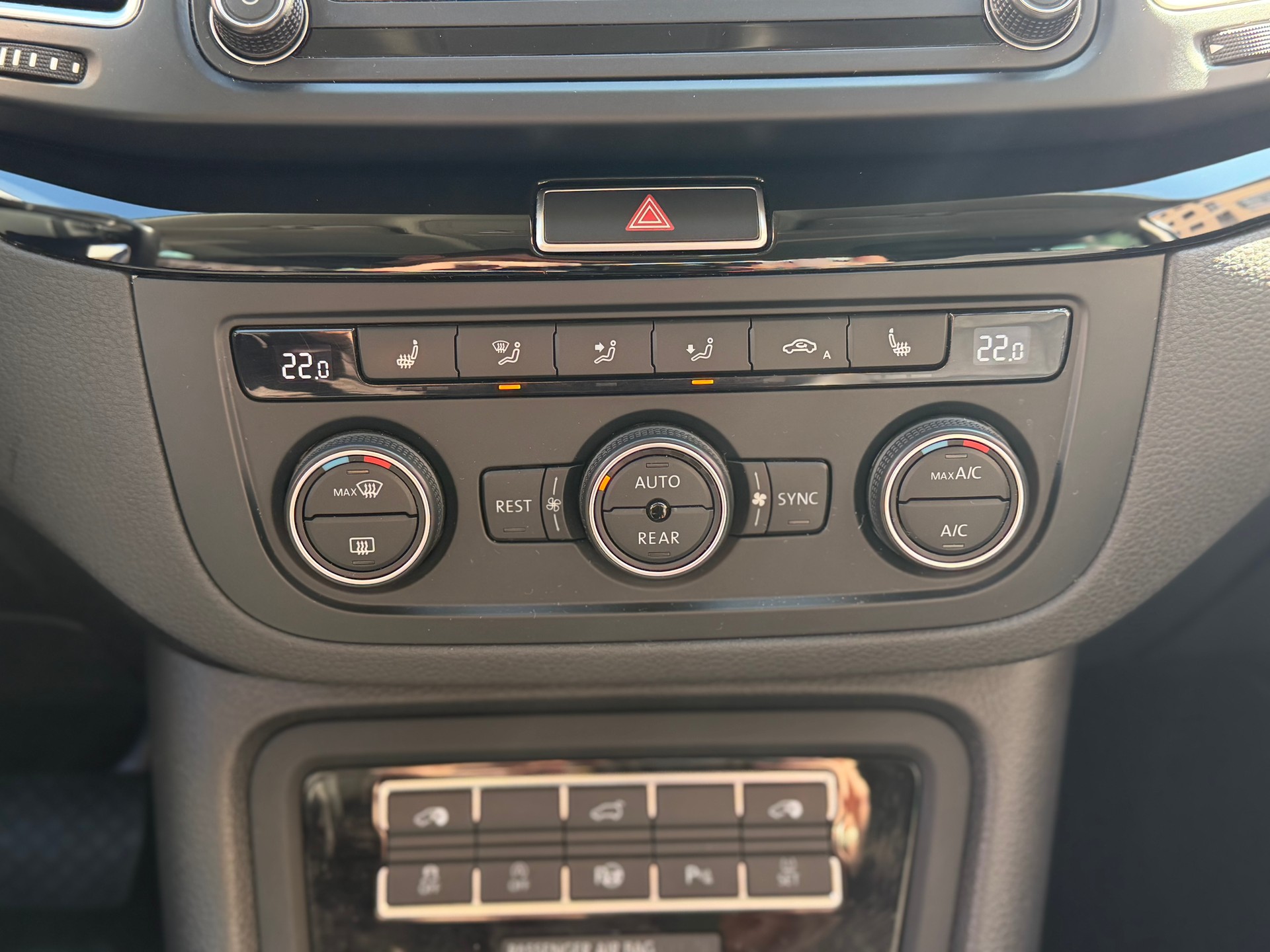 VW Sharan 1.4 TSI BlMT Highline DSG-image-25