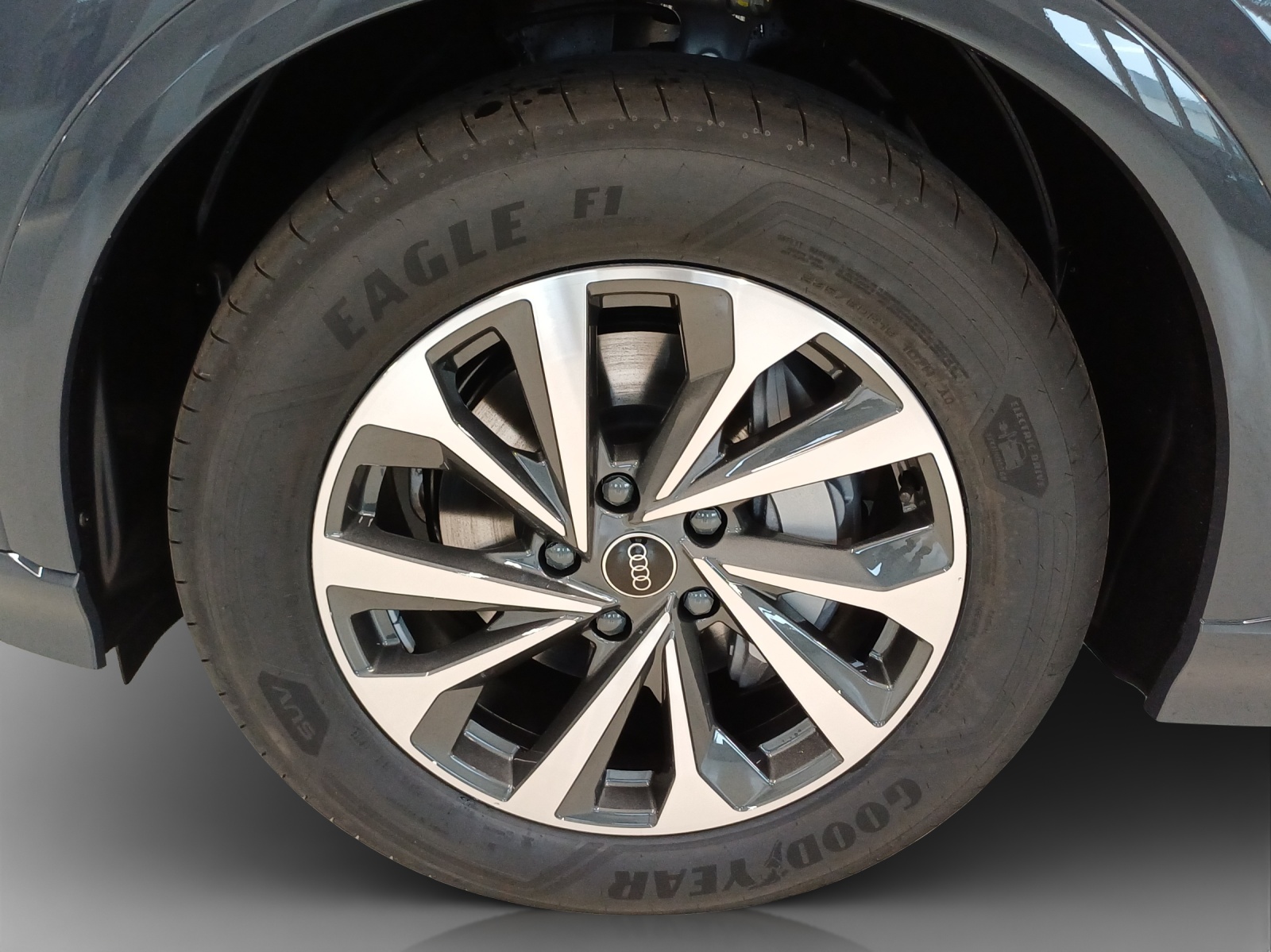 AUDI Q6 e-tron performance-image-13