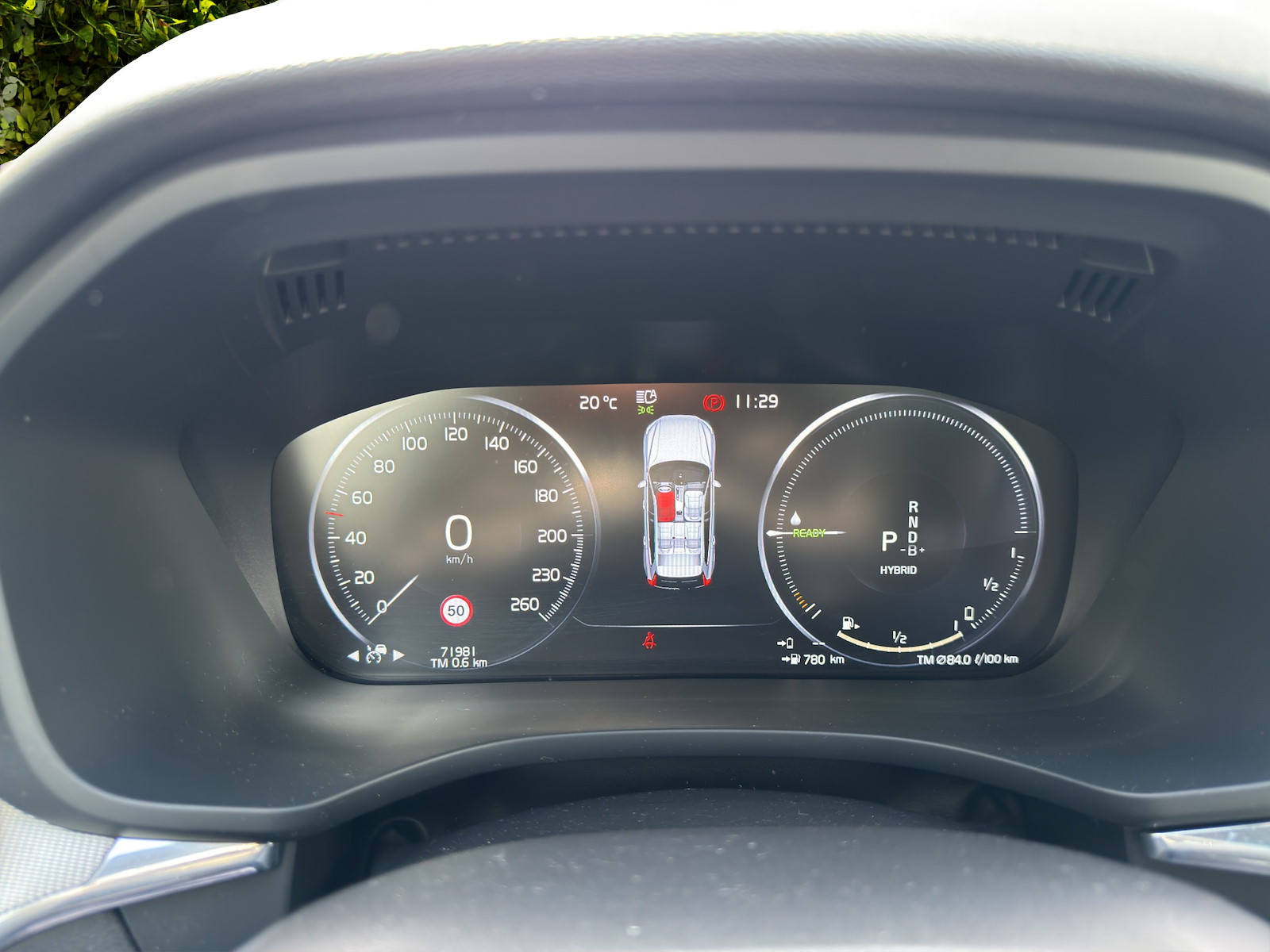 VOLVO XC60 2.0 T8 TE R-Design eAWD-image-13