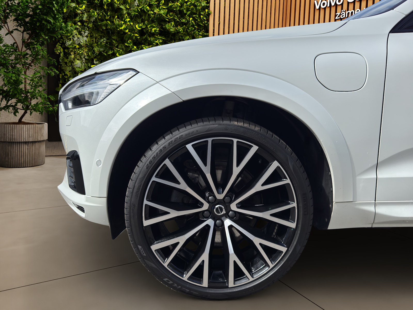 VOLVO XC60 2.0 T8 TE R-Design eAWD-image-8