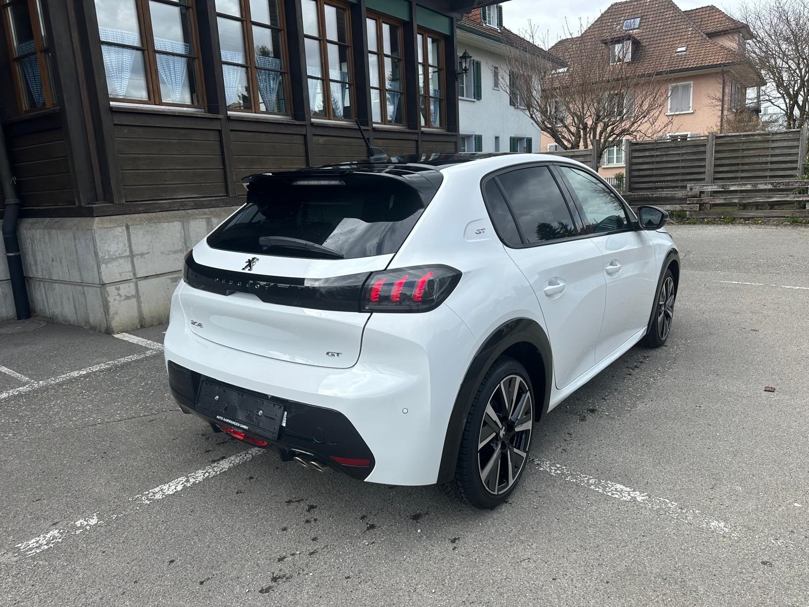 PEUGEOT 208 1.2 PureTech GT EAT8-image-3