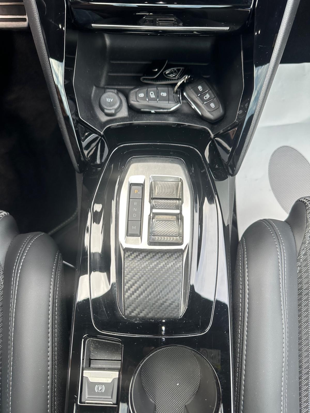 PEUGEOT 208 1.2 PureTech GT EAT8-image-11